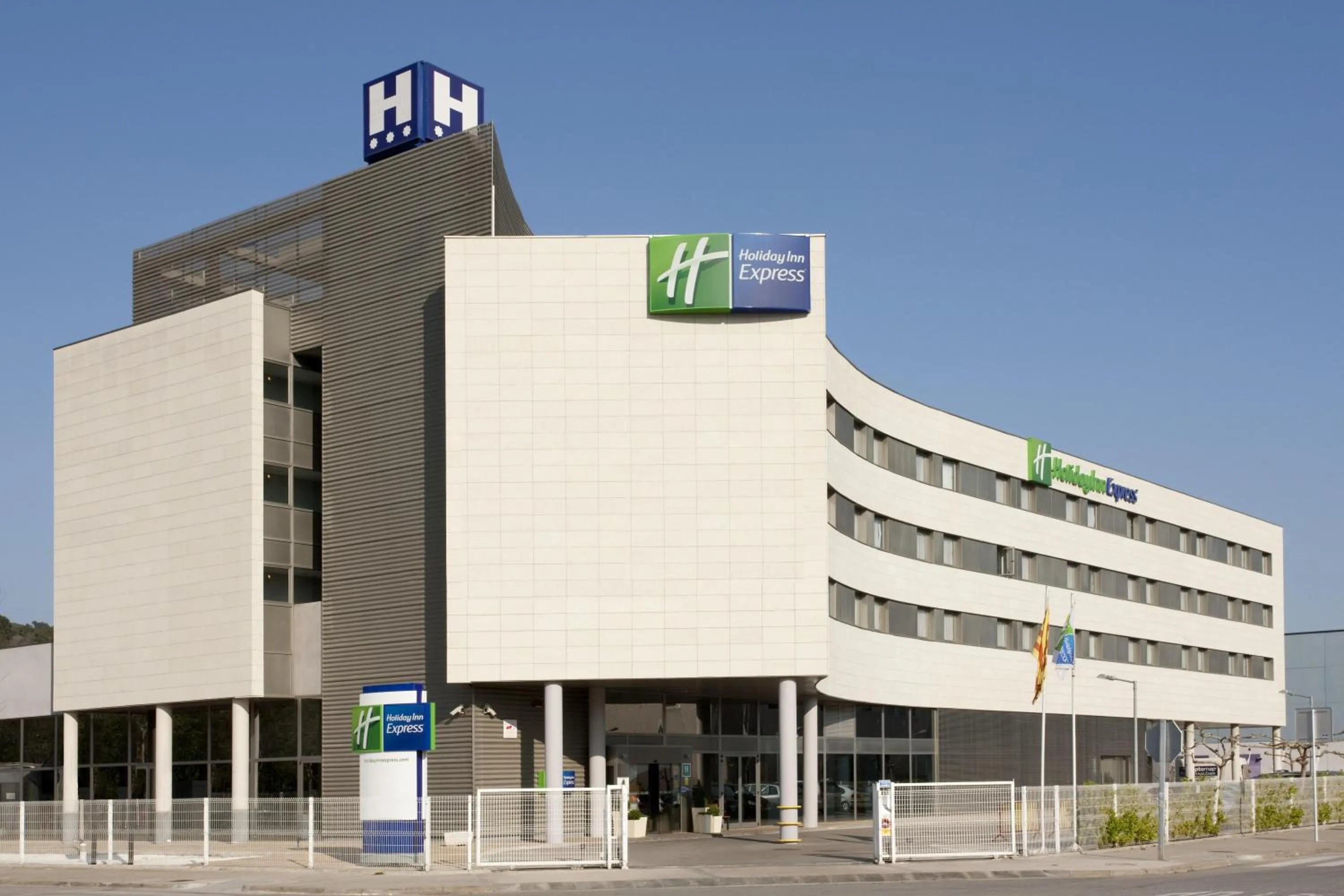Facade/entrance in Holiday Inn Express Molins de Rei by IHG