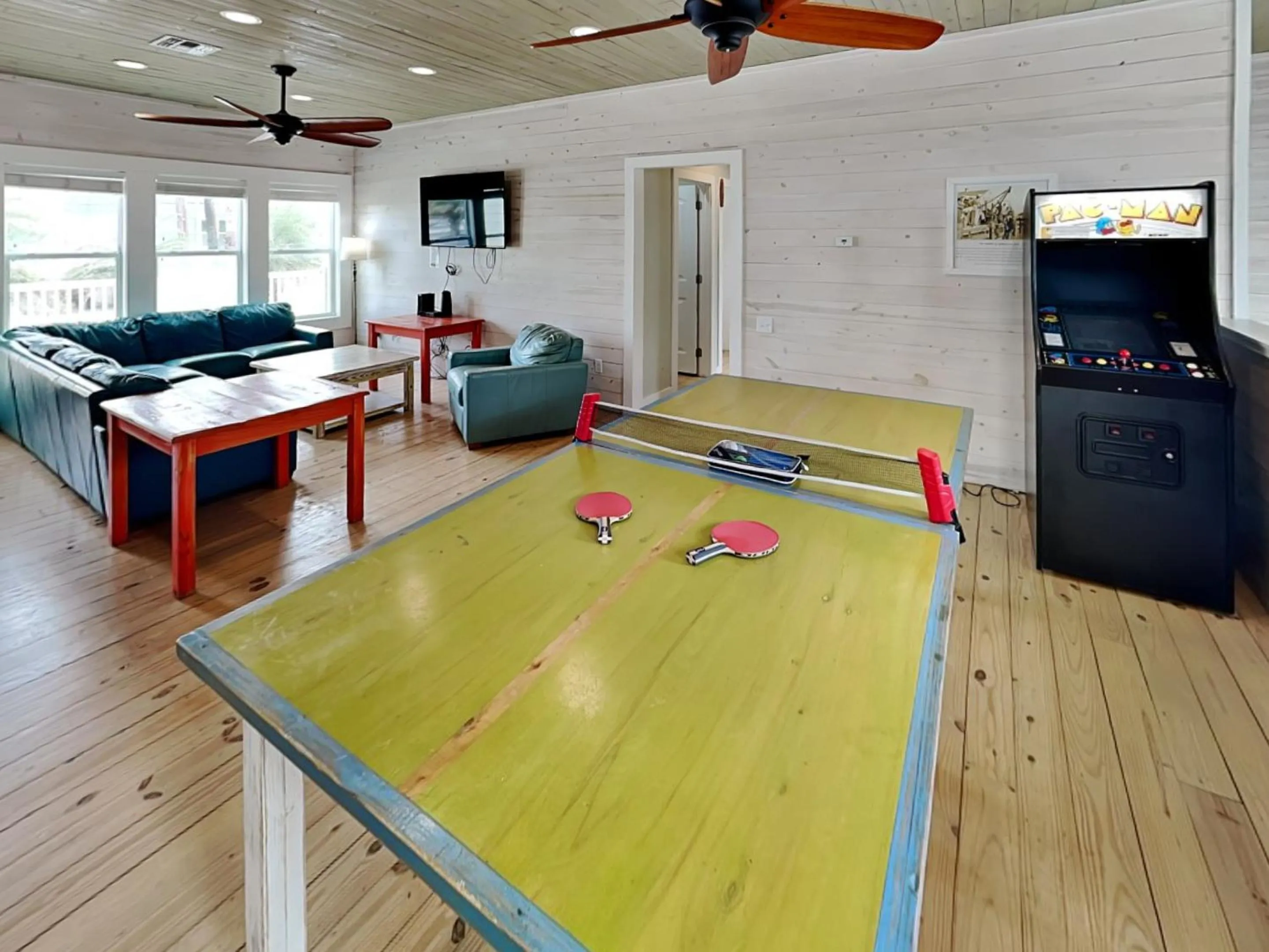 Communal lounge/ TV room in Beach Club 2