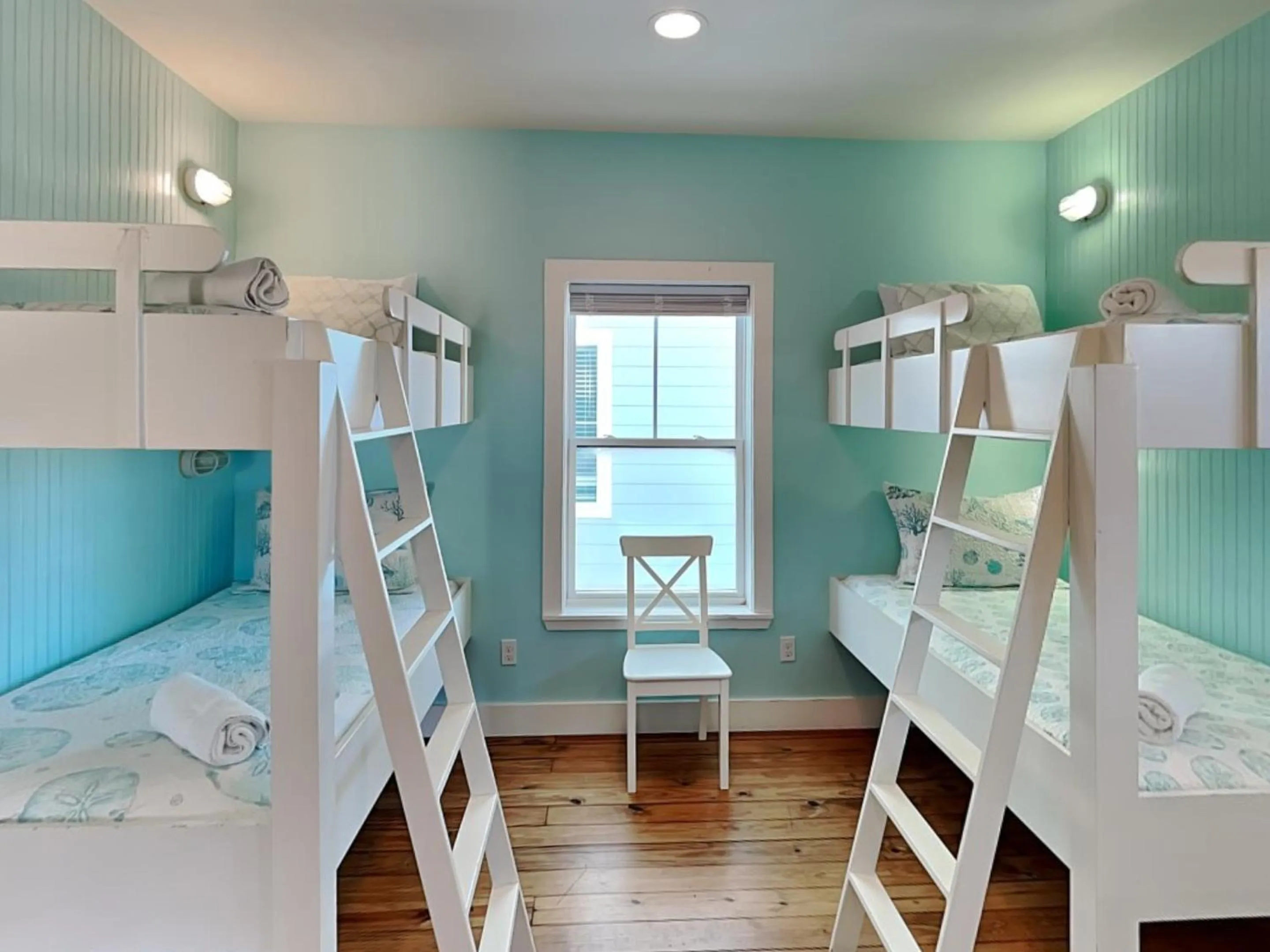 Bed in Turtle Paradise