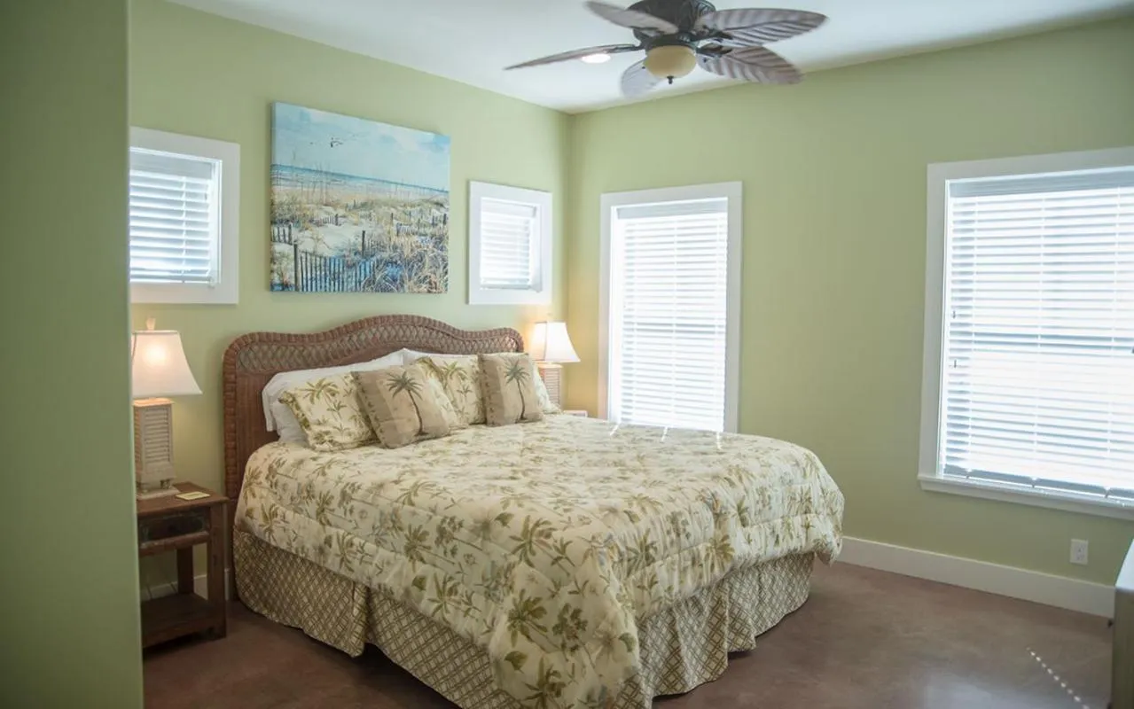 Property building, Bed in Turtle Paradise