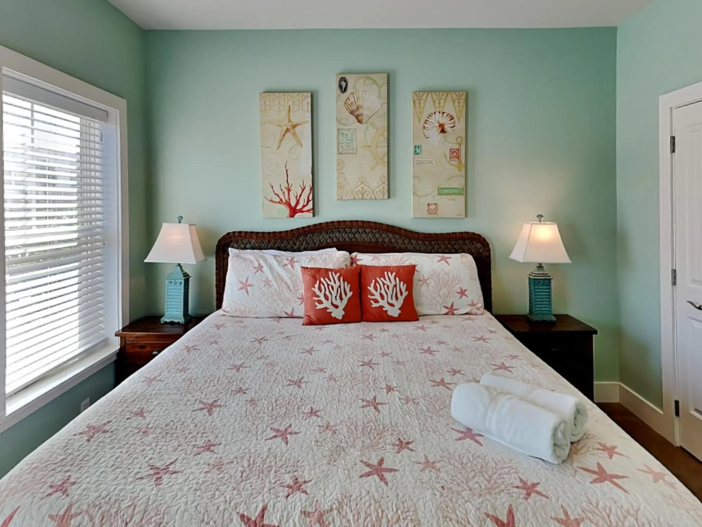 Bed in Turtle Paradise