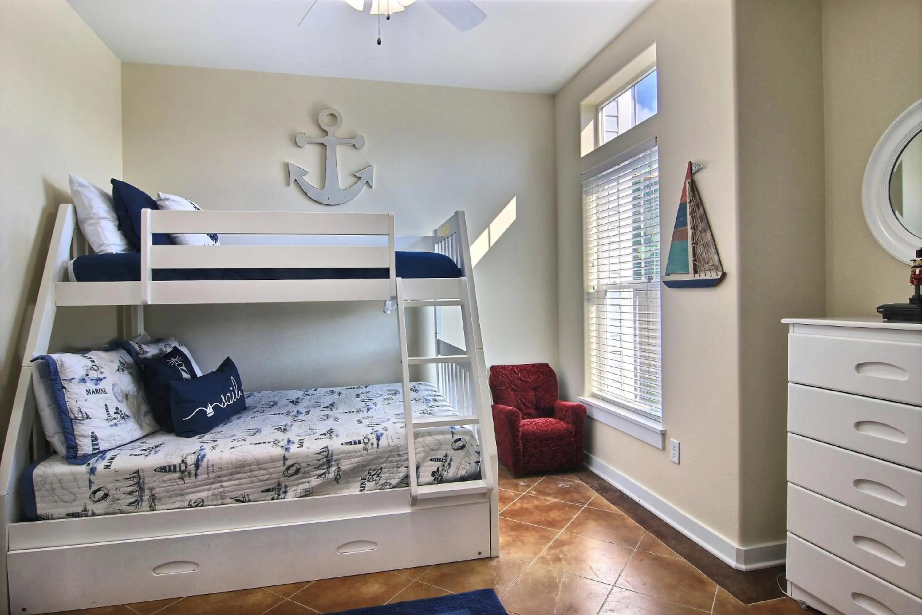 Property building, Bed in Kona Cove