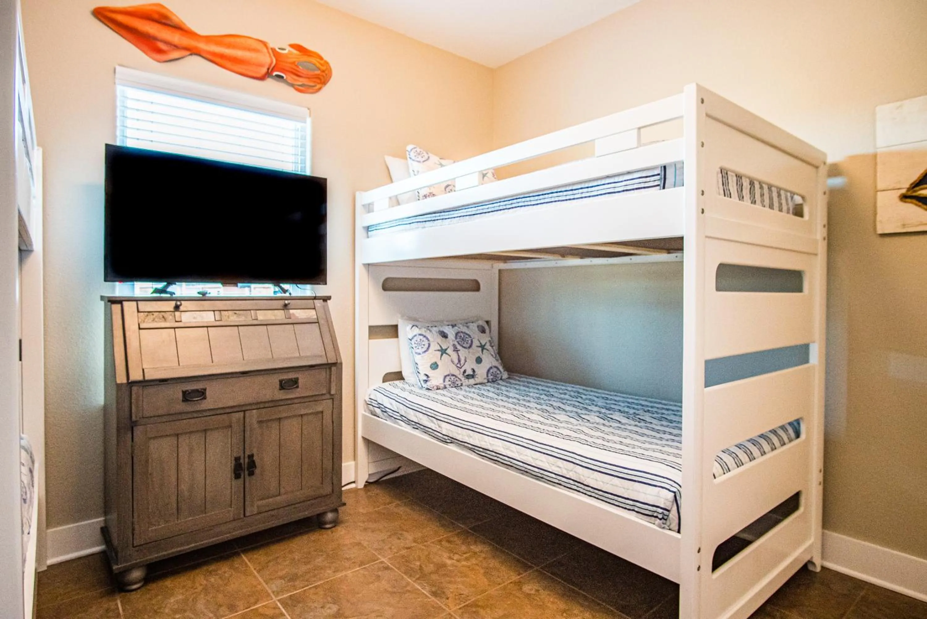 Property building, Bed in Tortuga Landing