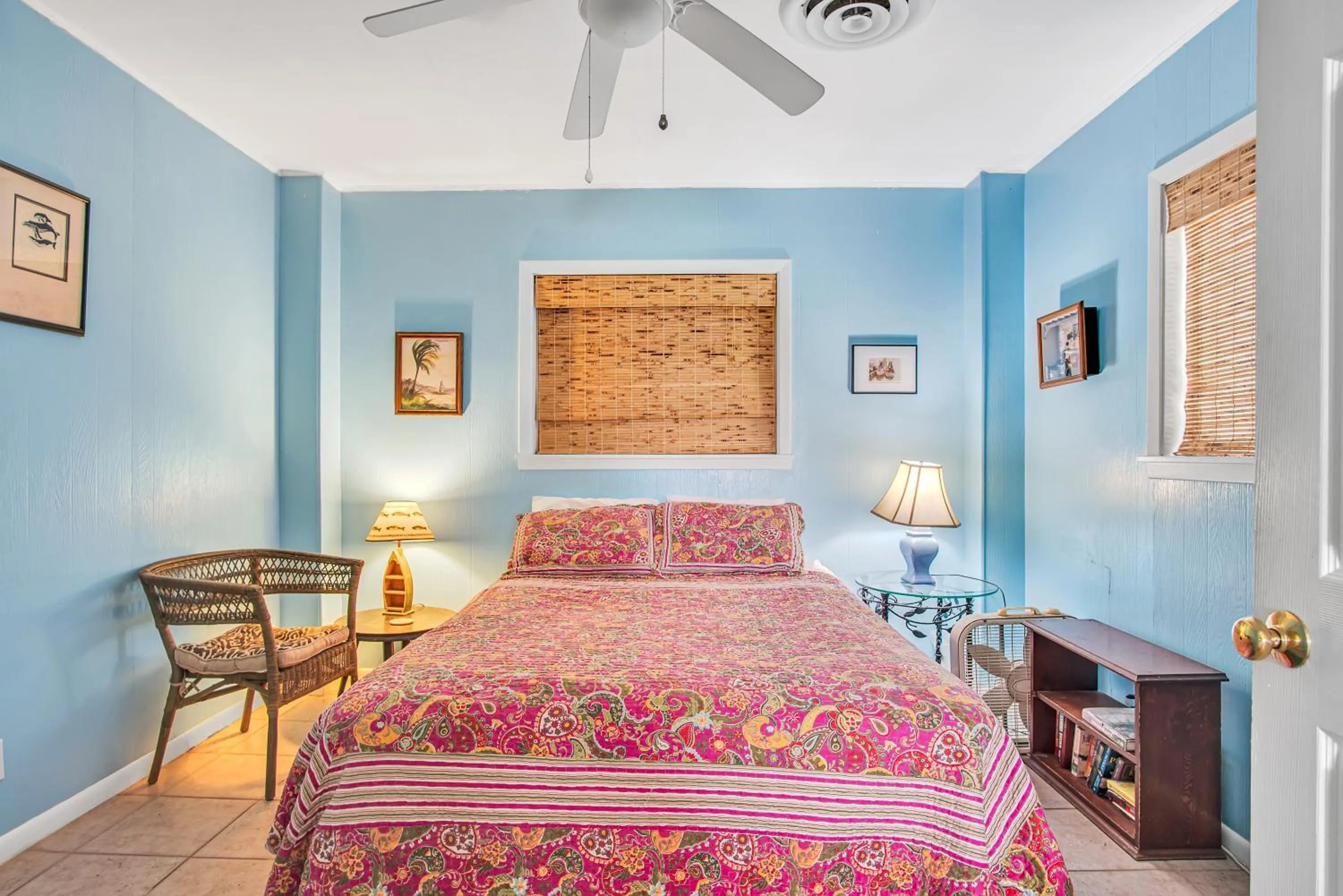 Property building, Bed in Paradise Retreat