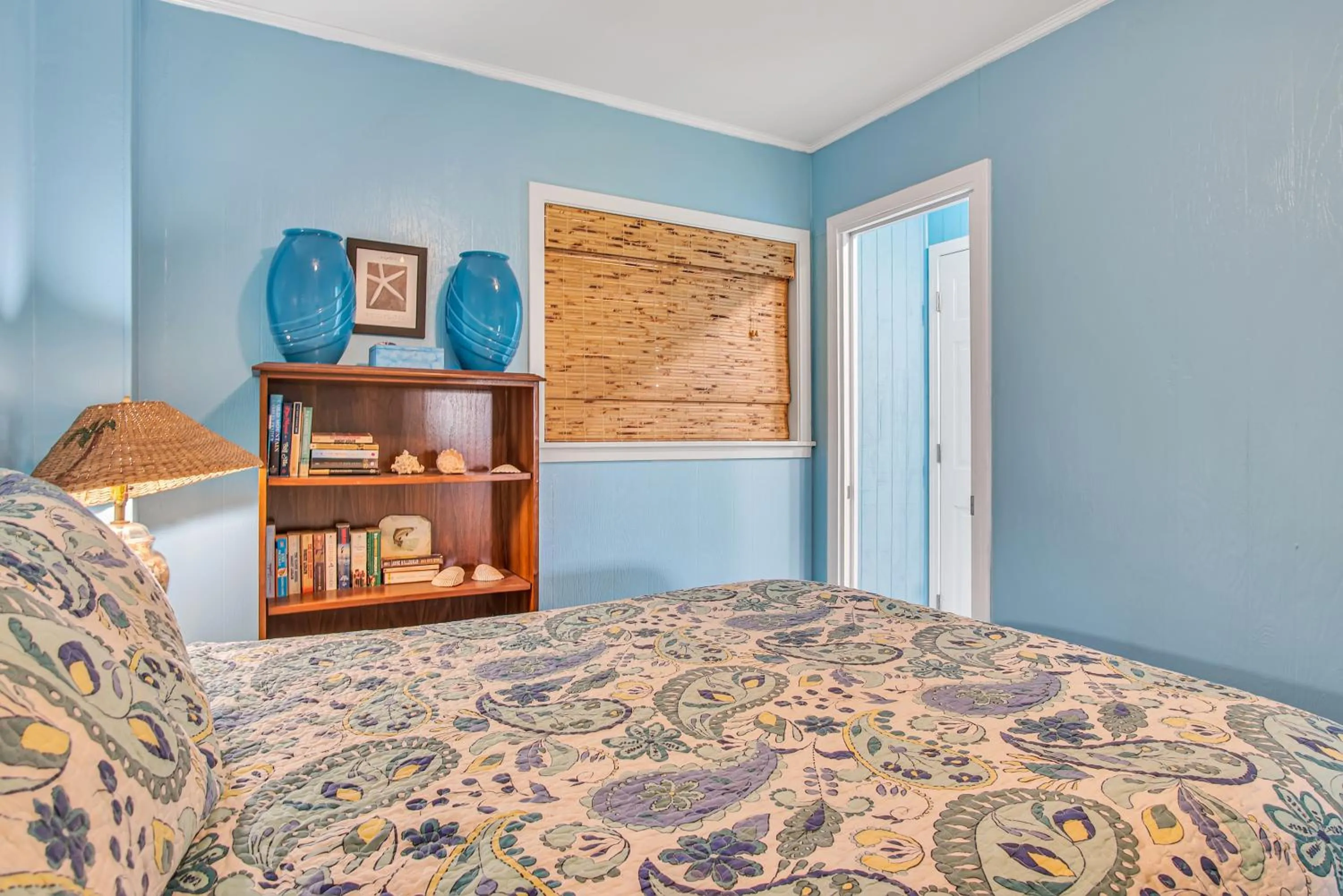 Property building, Bed in Paradise Retreat