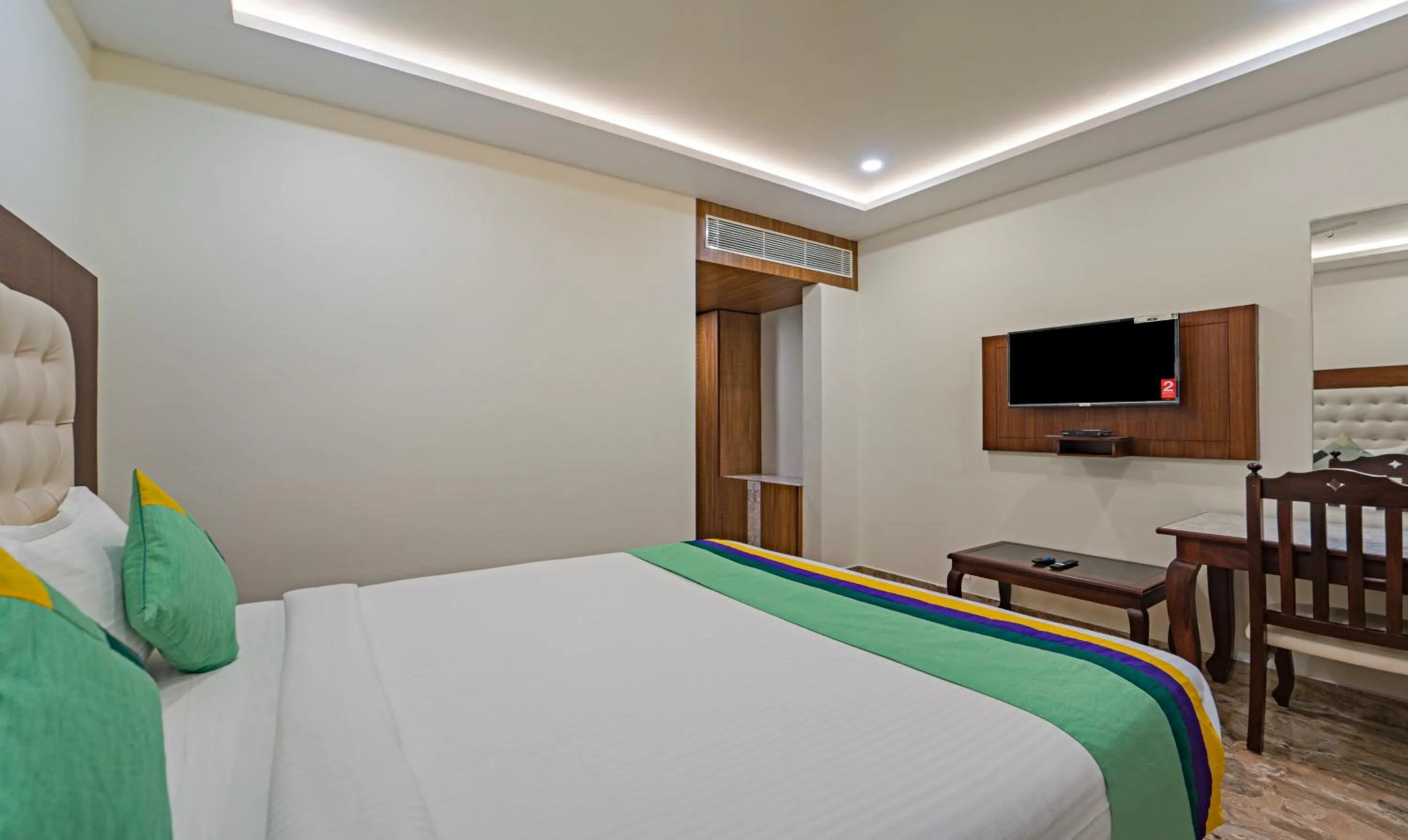Bed in Treebo Aaravi Residency, 800 Mtrs From Promenade Beach