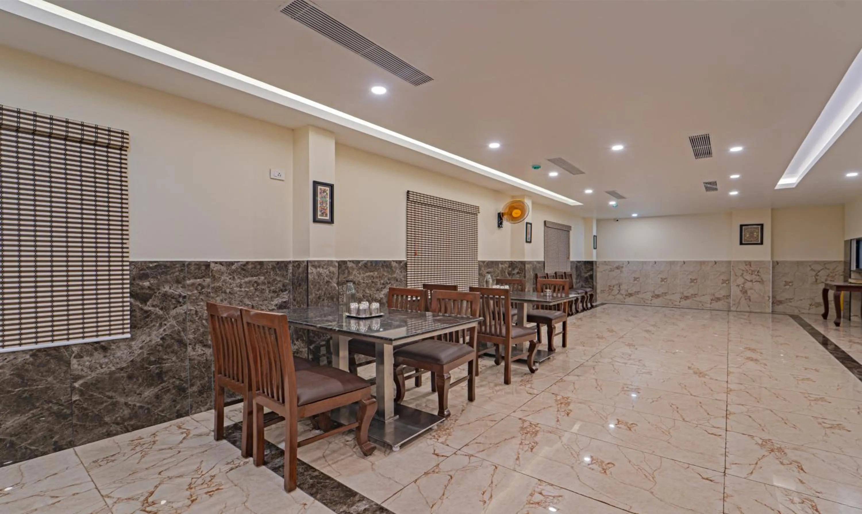 Restaurant/places to eat in Treebo Aaravi Residency, 800 Mtrs From Promenade Beach