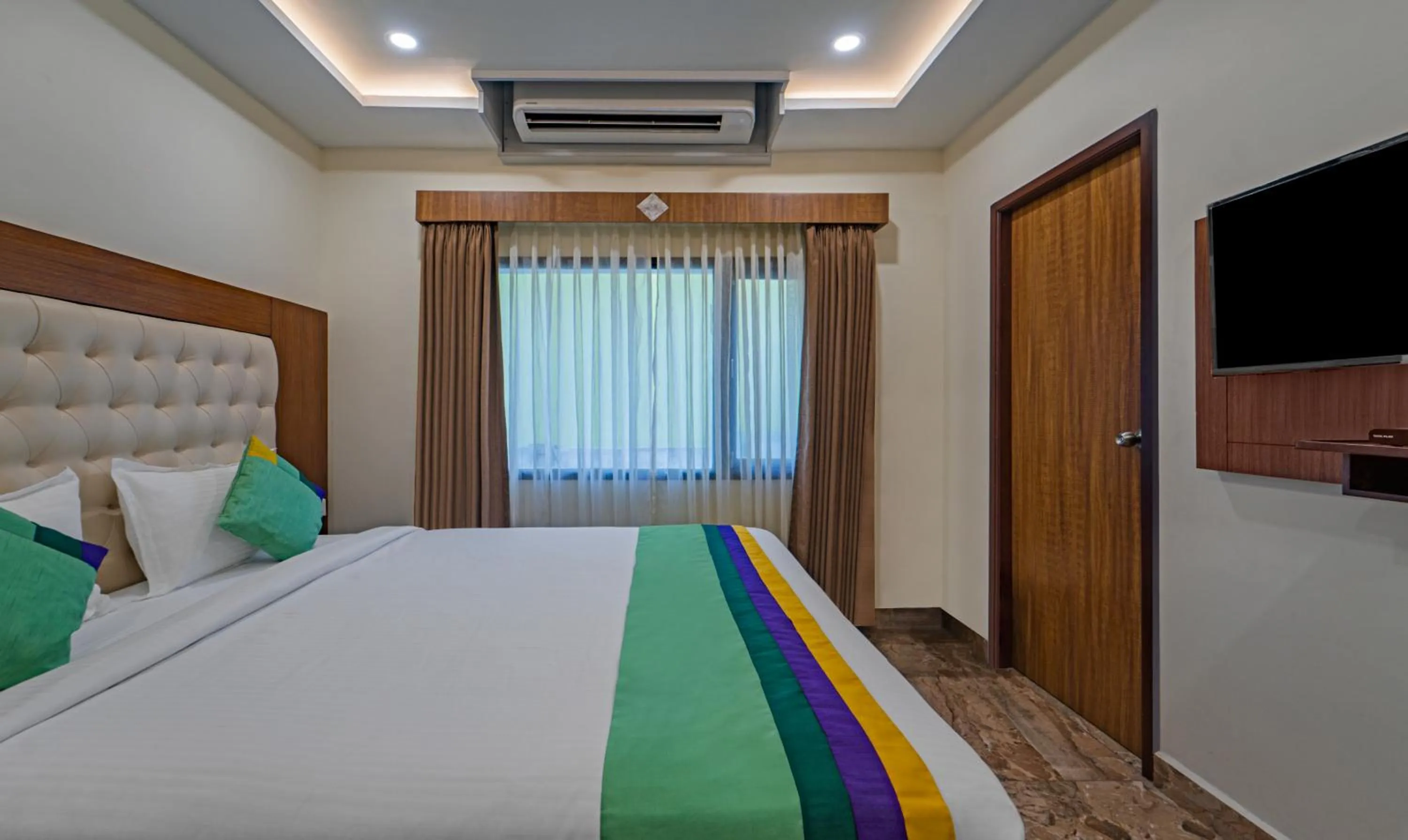 Bed in Treebo Aaravi Residency, 800 Mtrs From Promenade Beach