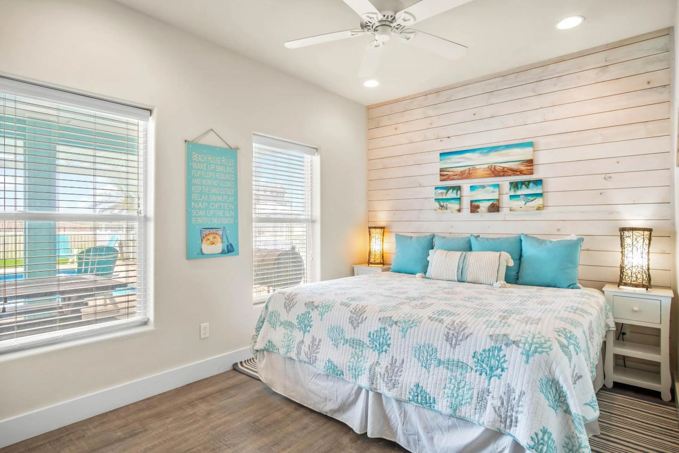 Property building, Bed in Beach-A-Holic