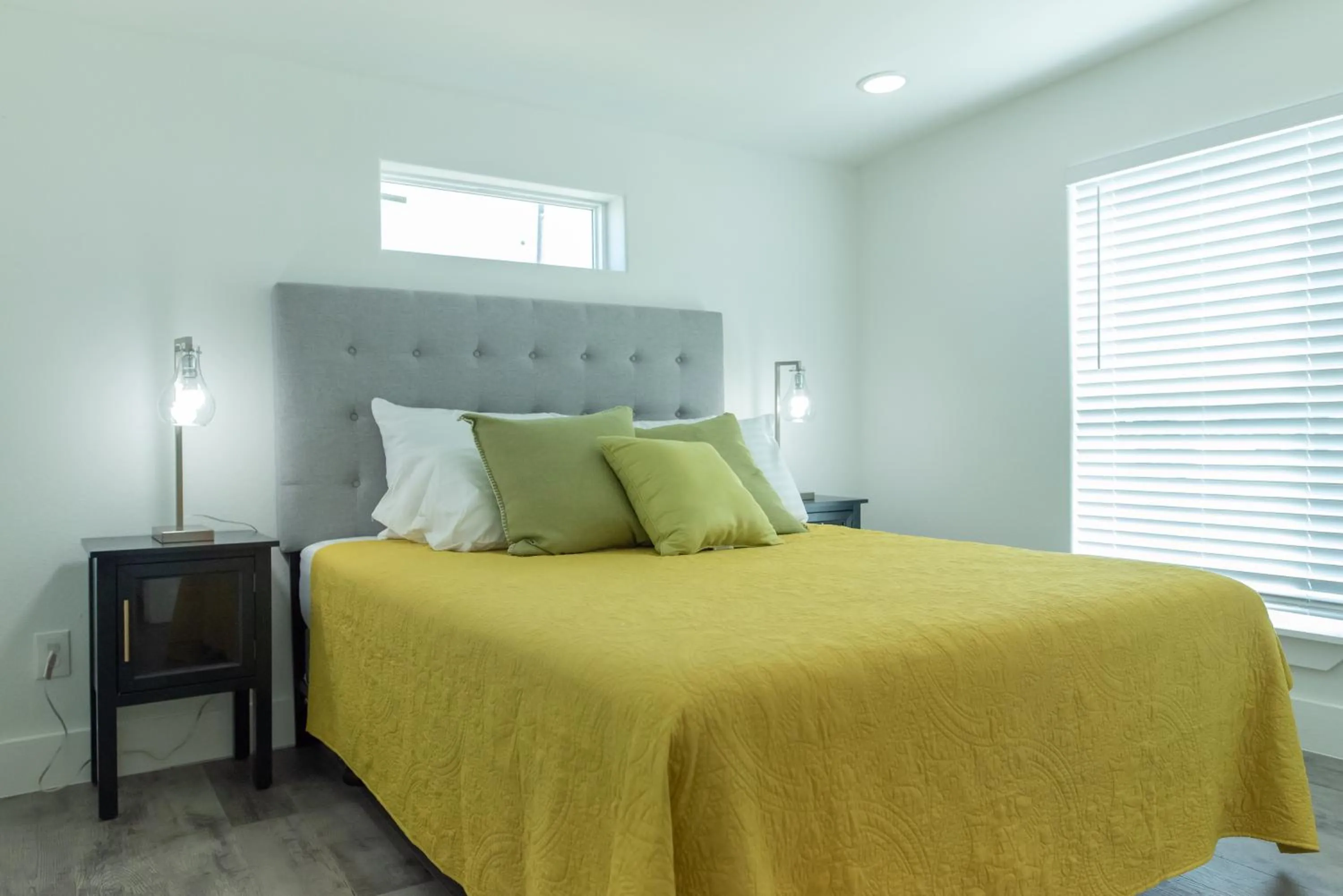 Property building, Bed in Casa De Poe