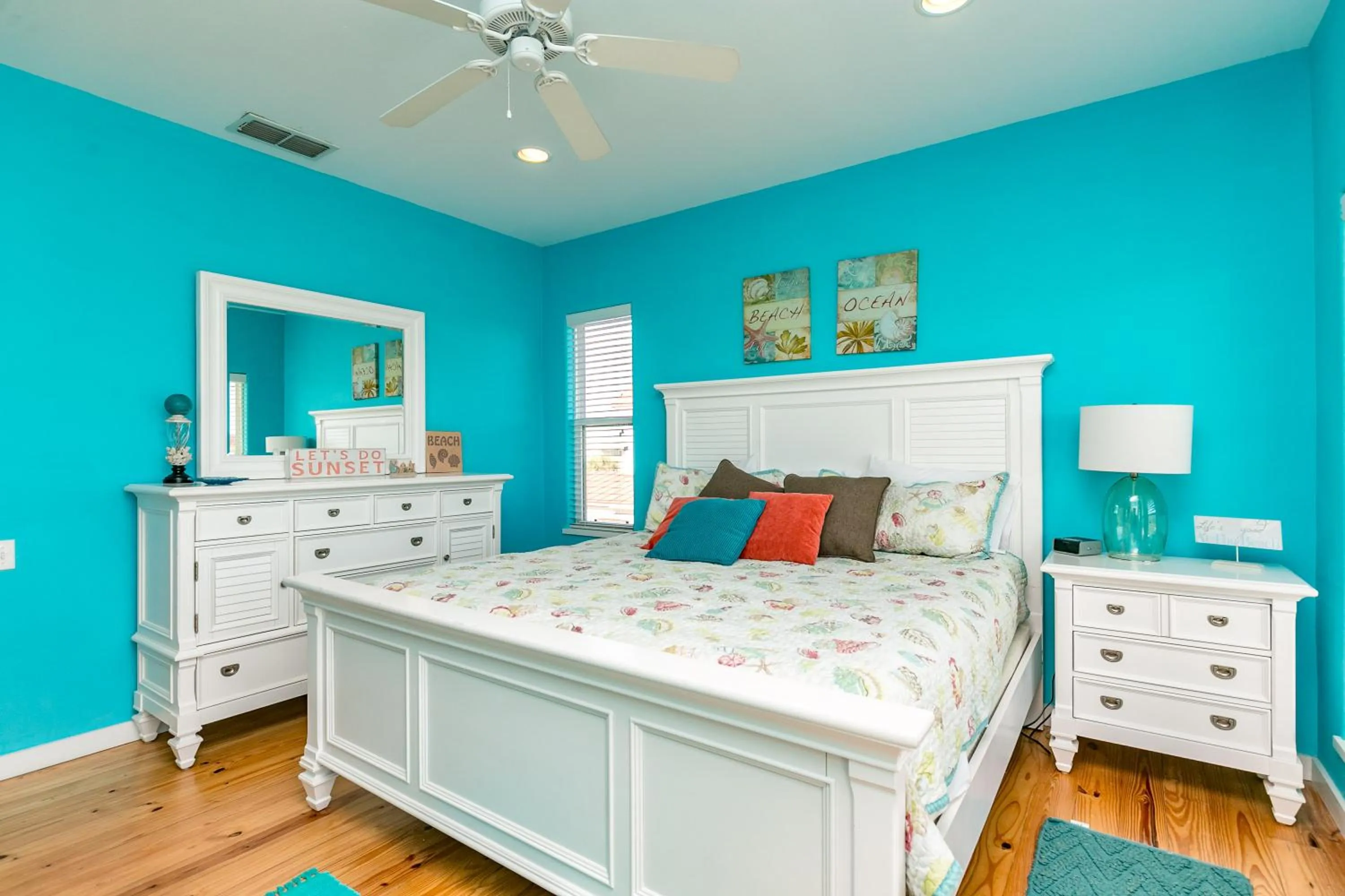 Property building, Bed in Port A Paradise