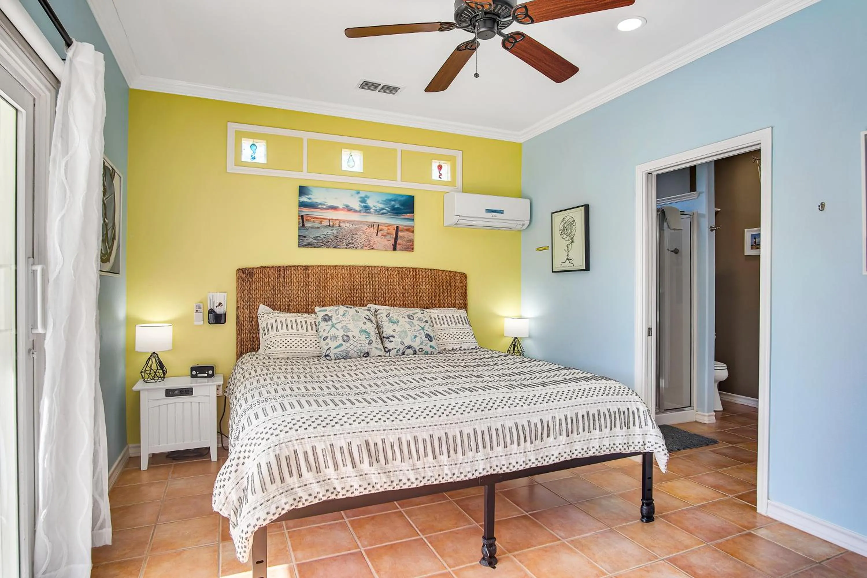 Property building, Bed in LaJuana Iguana