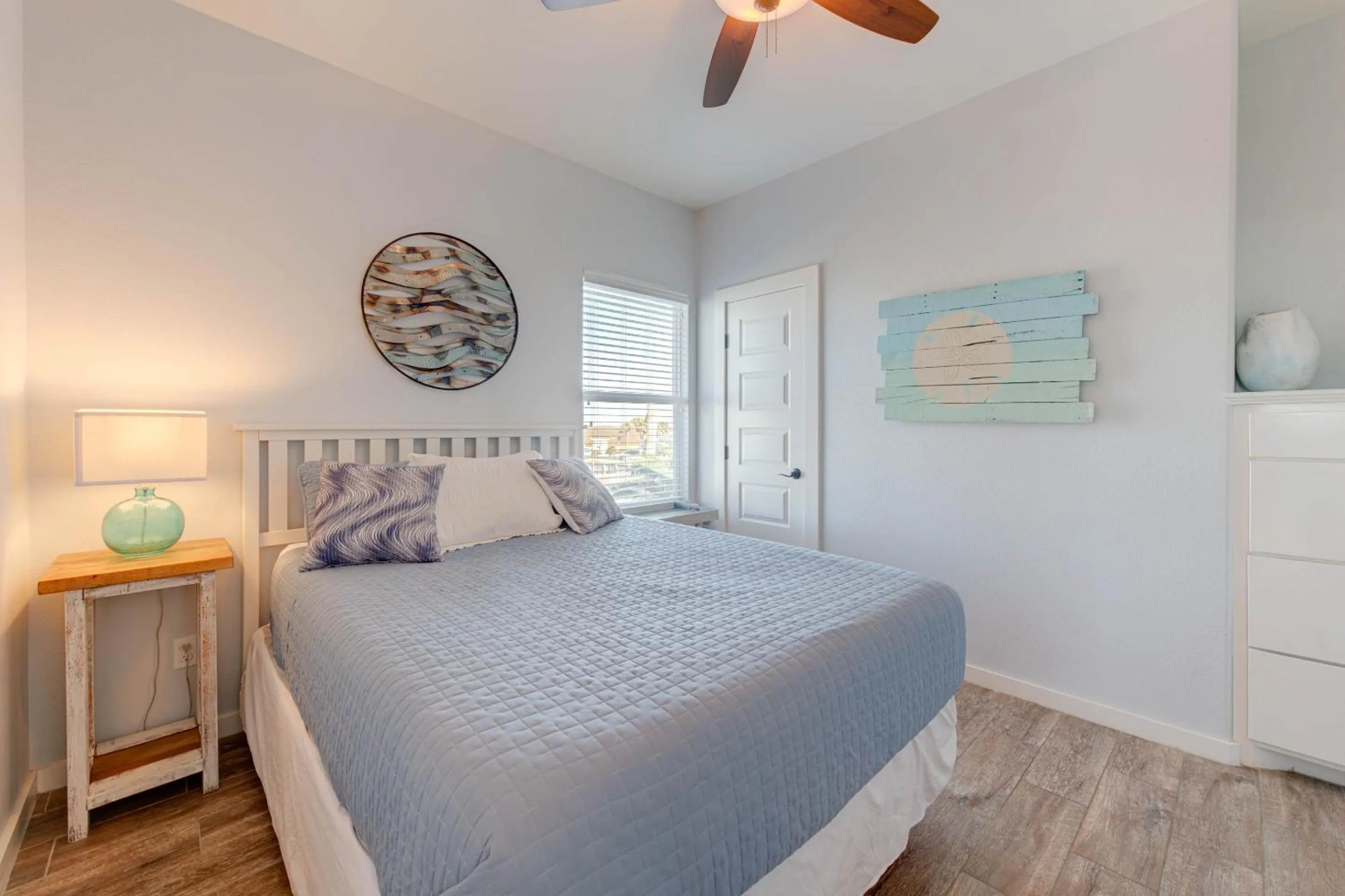 Property building, Bed in Postcard from Paradise