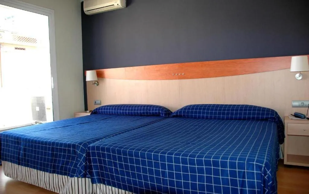 Photo of the whole room in Hotel President