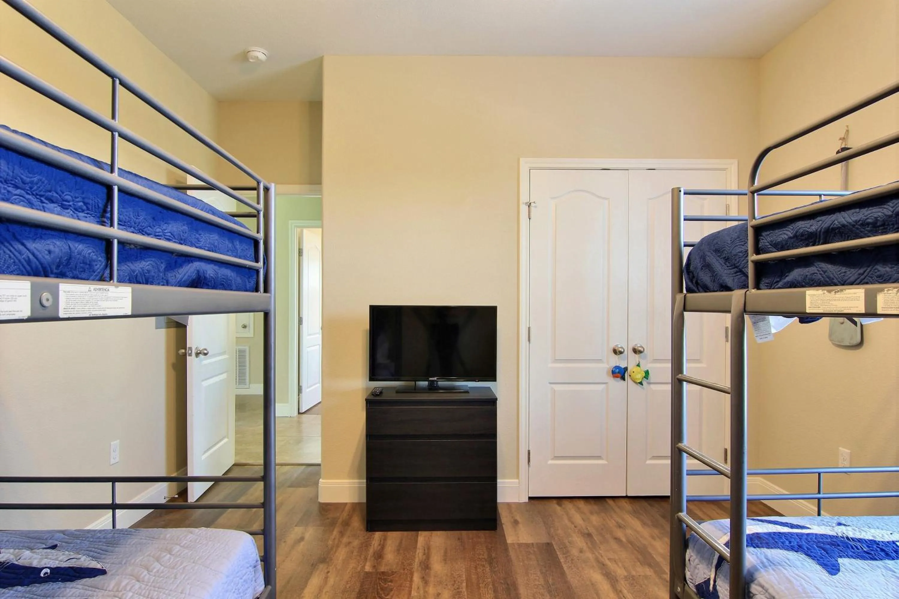 Property building, Bed in Shamrock by the Sea