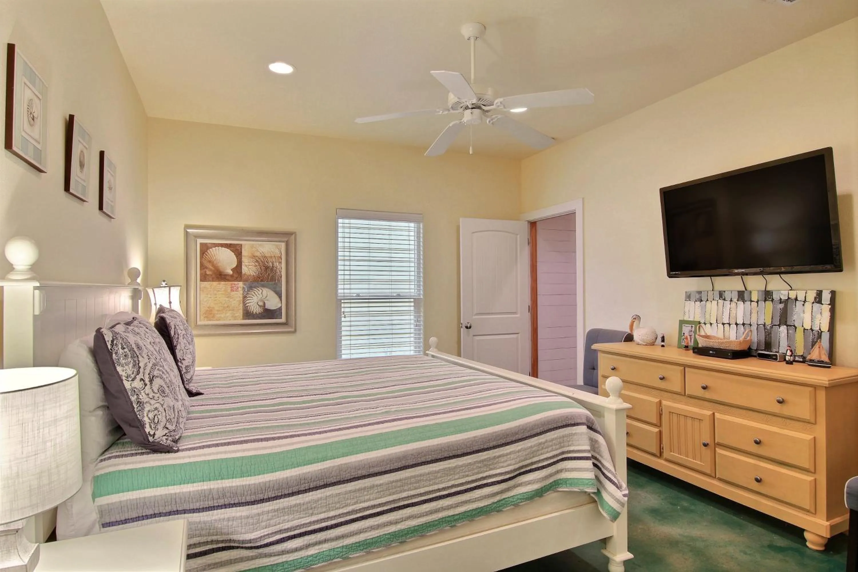 Property building, Bed in Basket Case