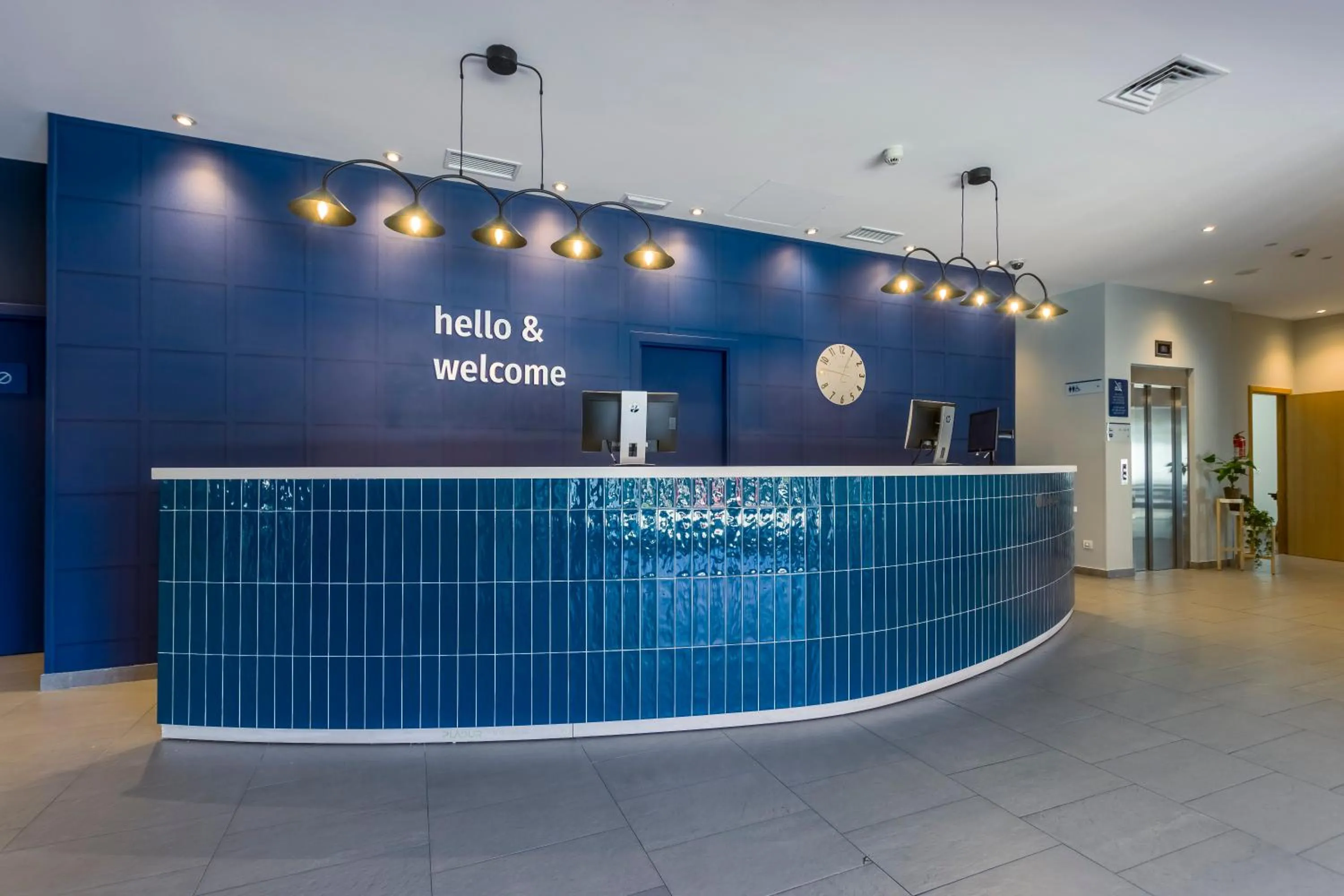 Lobby or reception in Travelodge Madrid Alcalá de Henares