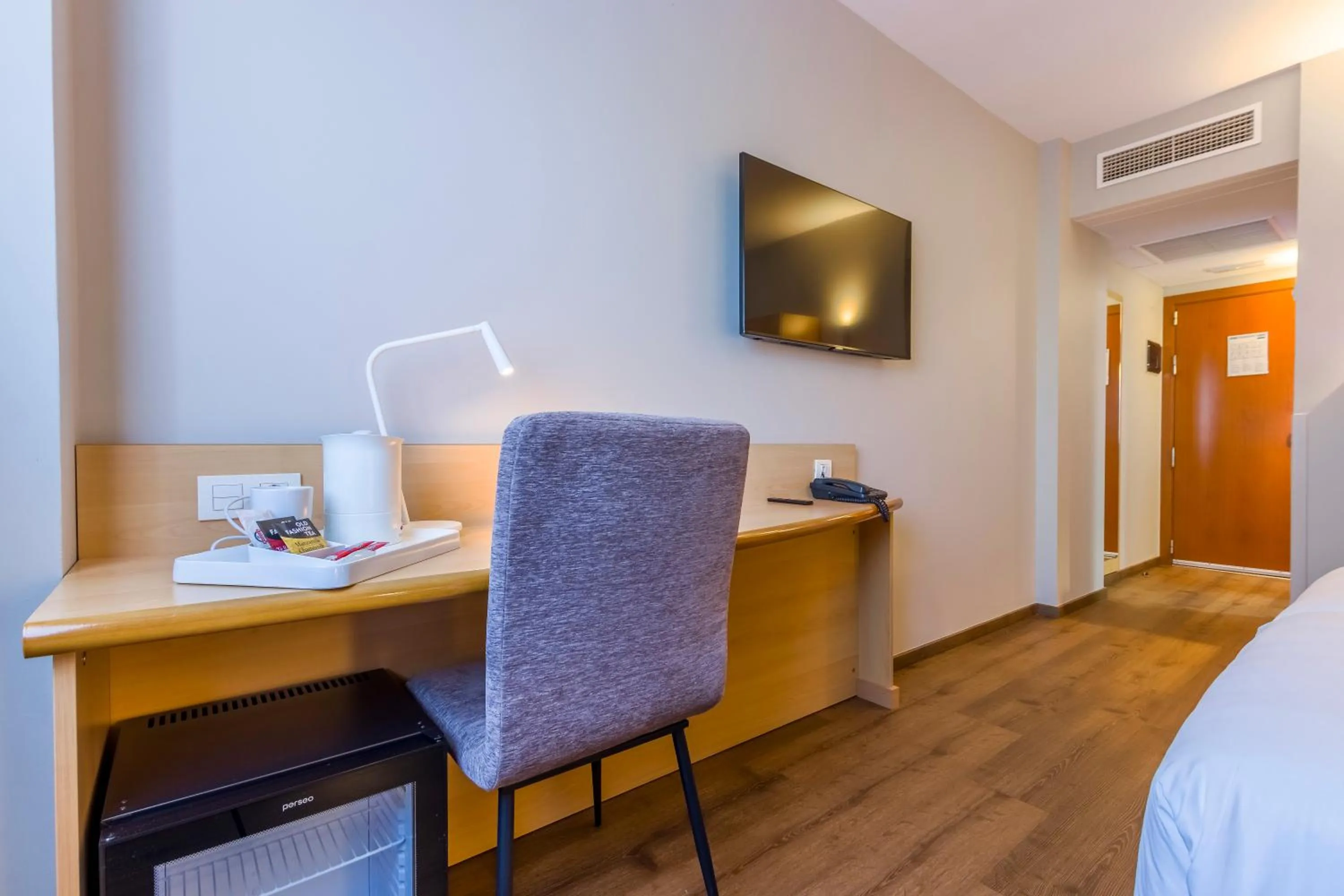 Decorative detail, Bed in Travelodge Madrid Alcalá de Henares