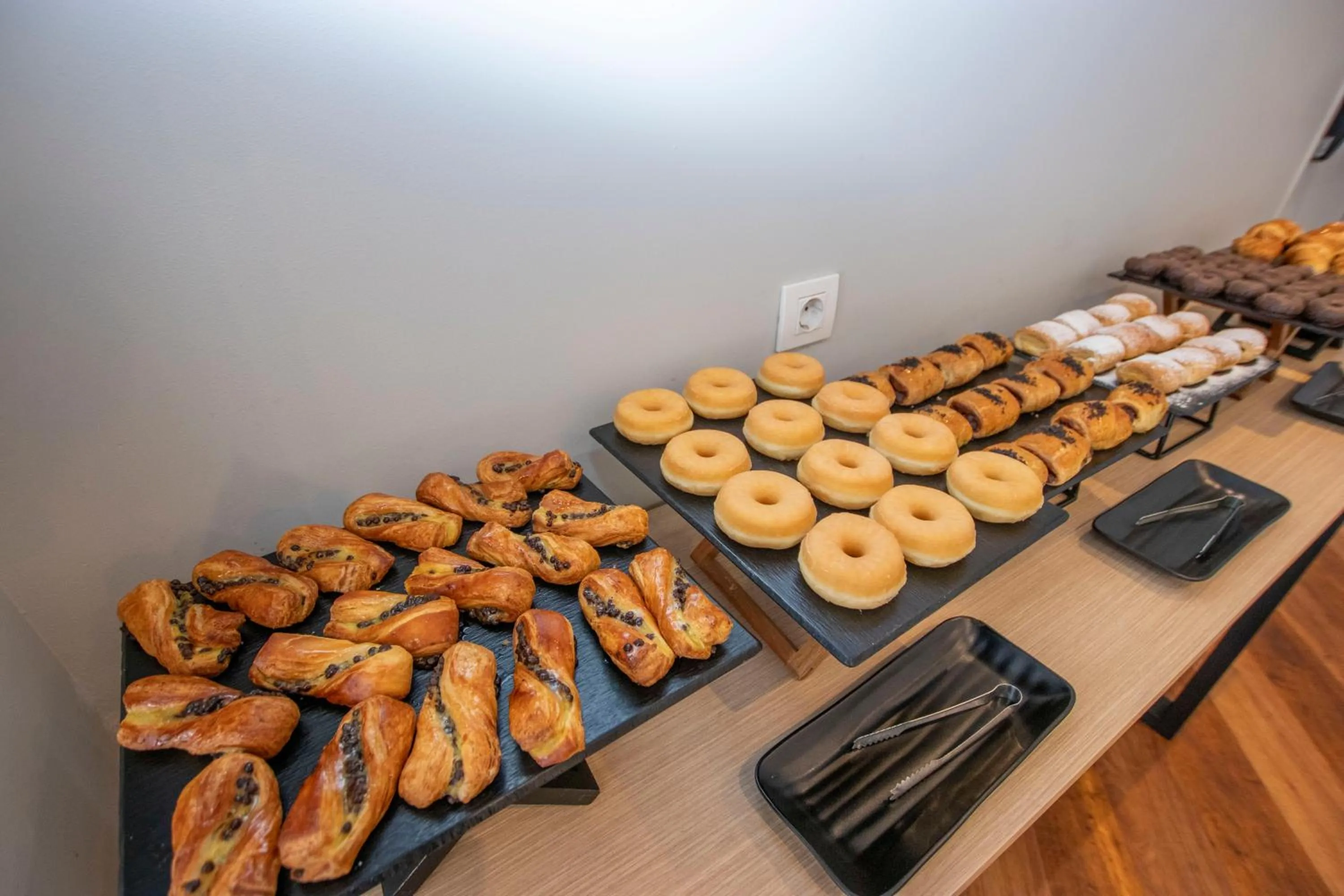 Buffet breakfast in Travelodge Madrid Alcalá de Henares