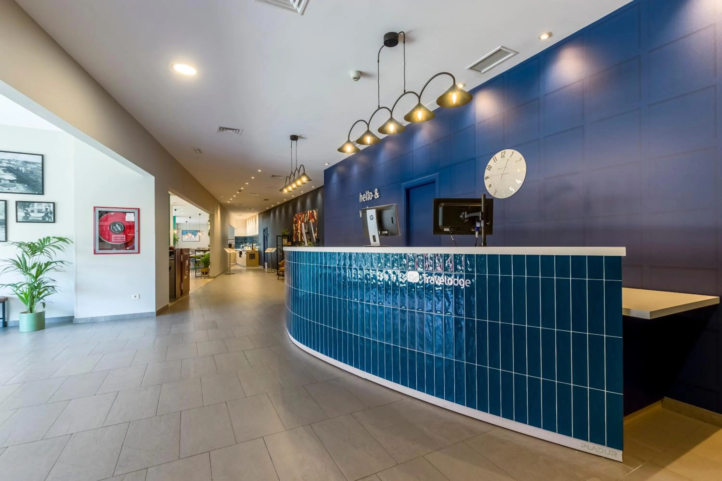 Lobby or reception in Travelodge Madrid Alcalá de Henares