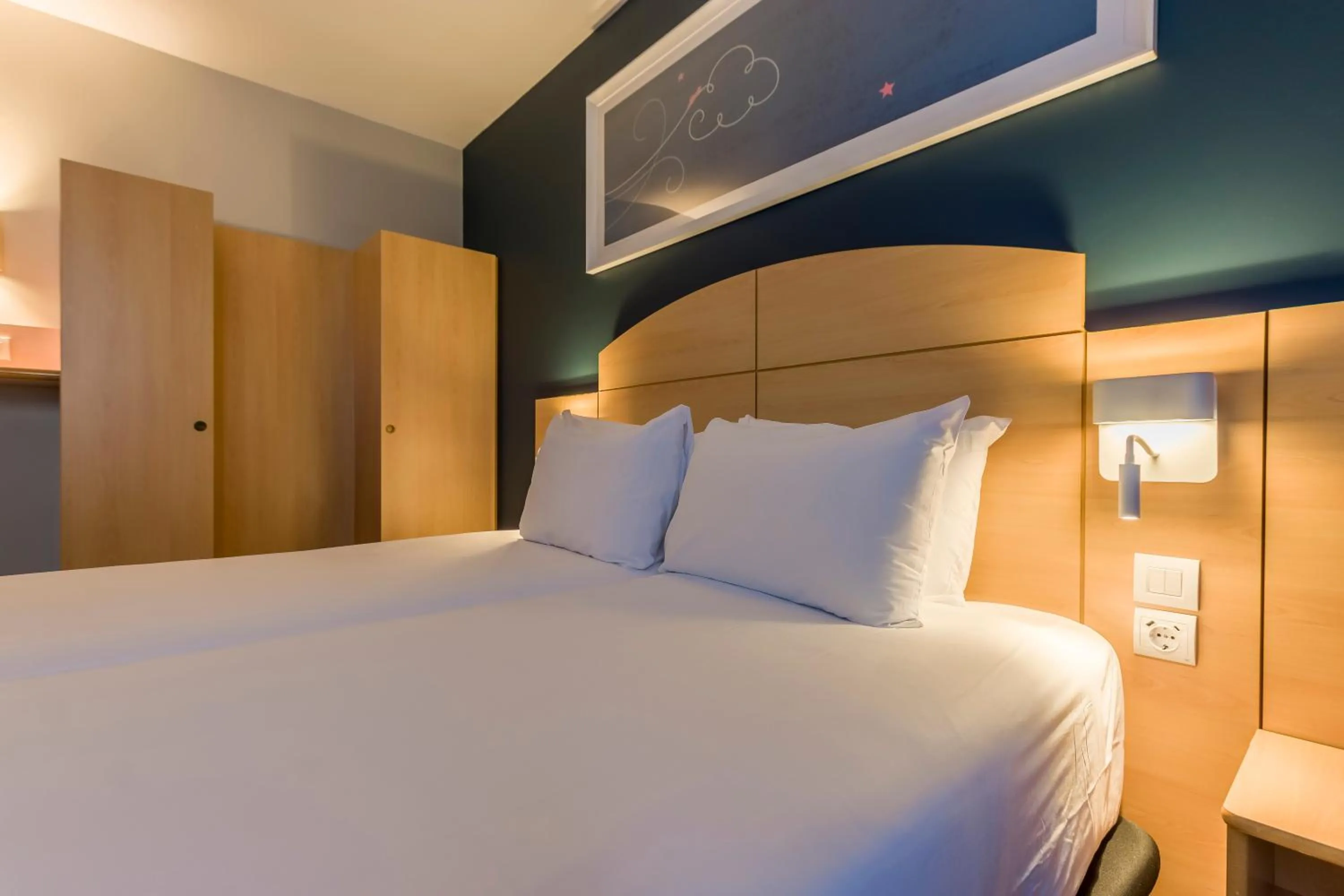 Bed in Travelodge Madrid Alcalá de Henares