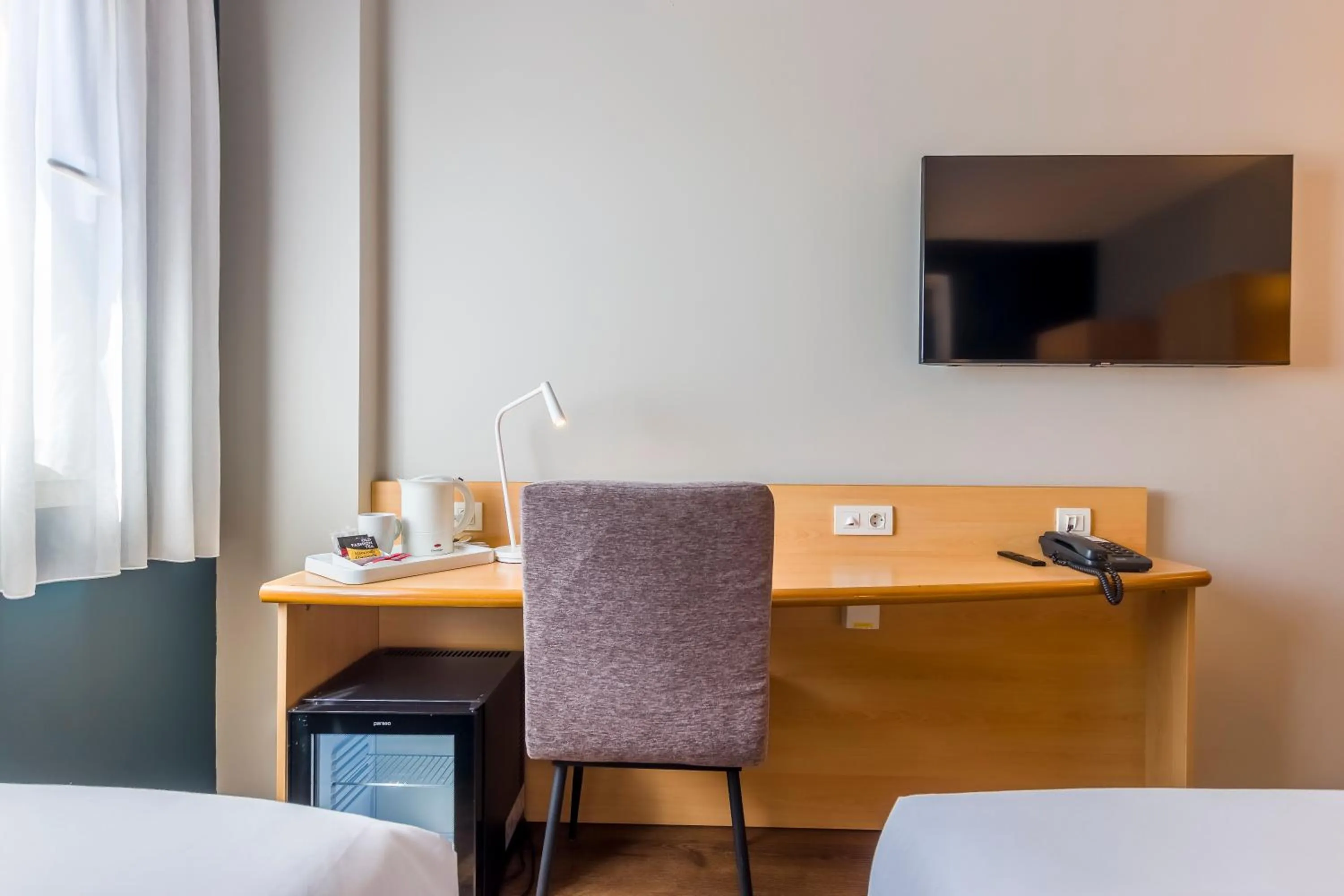 Decorative detail, Bed in Travelodge Madrid Alcalá de Henares