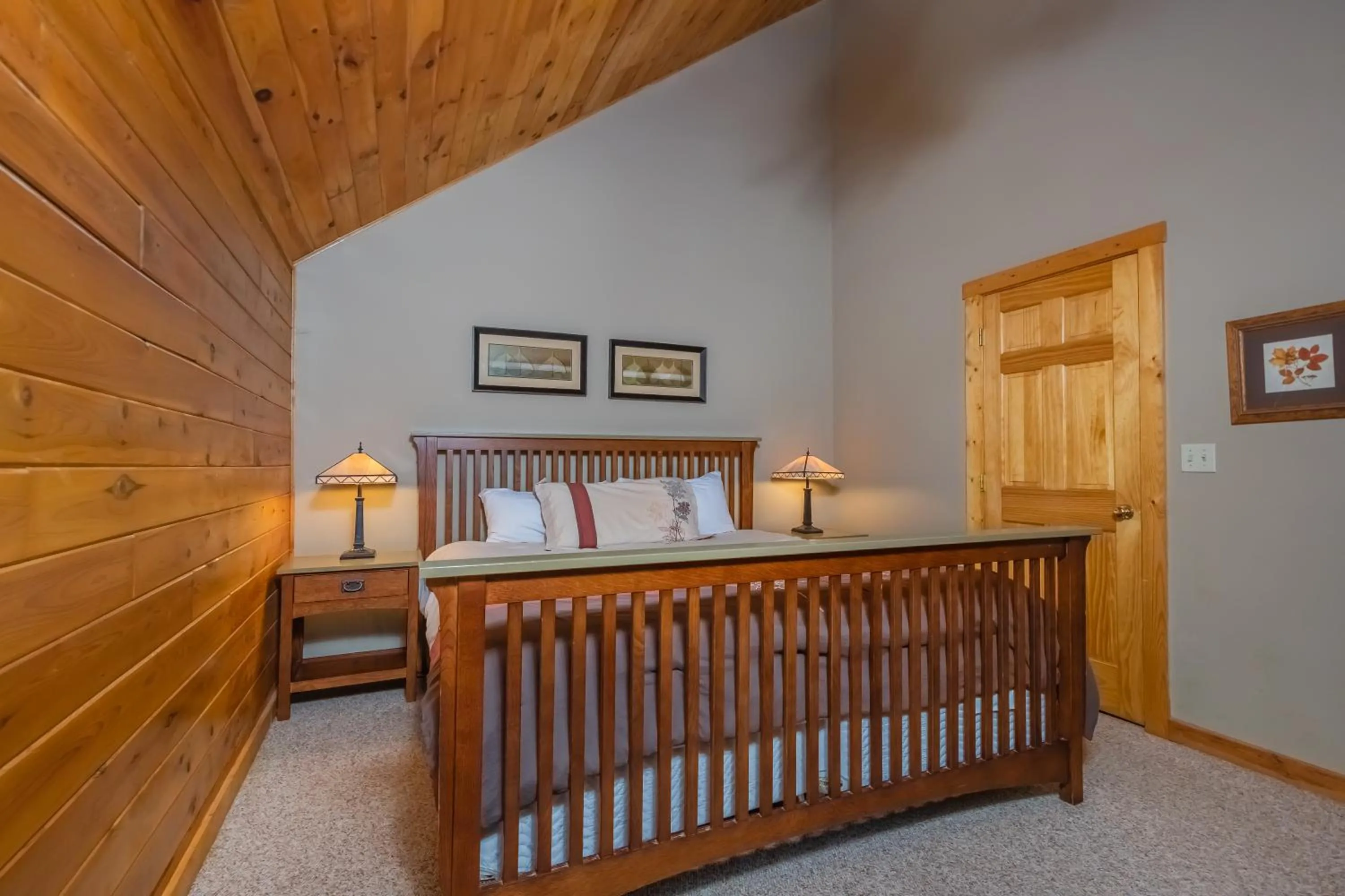 Property building, Bed in Mallard Landing