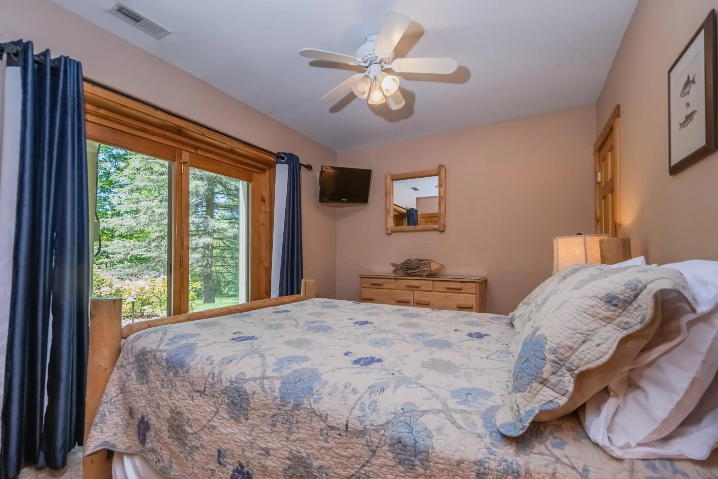 Property building, Bed in Mallard Landing