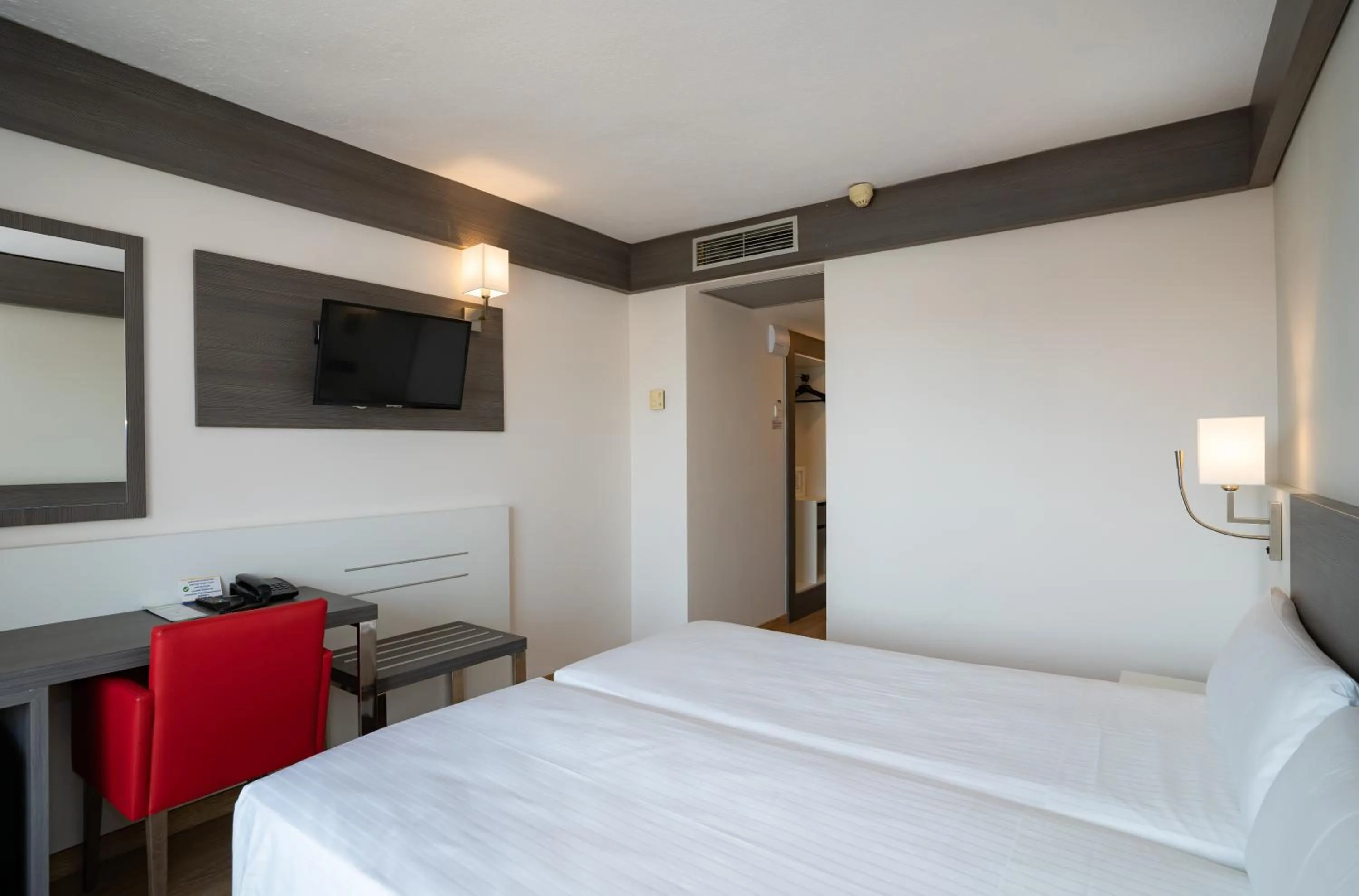 Photo of the whole room, Bed in Medplaya Hotel Santa Monica