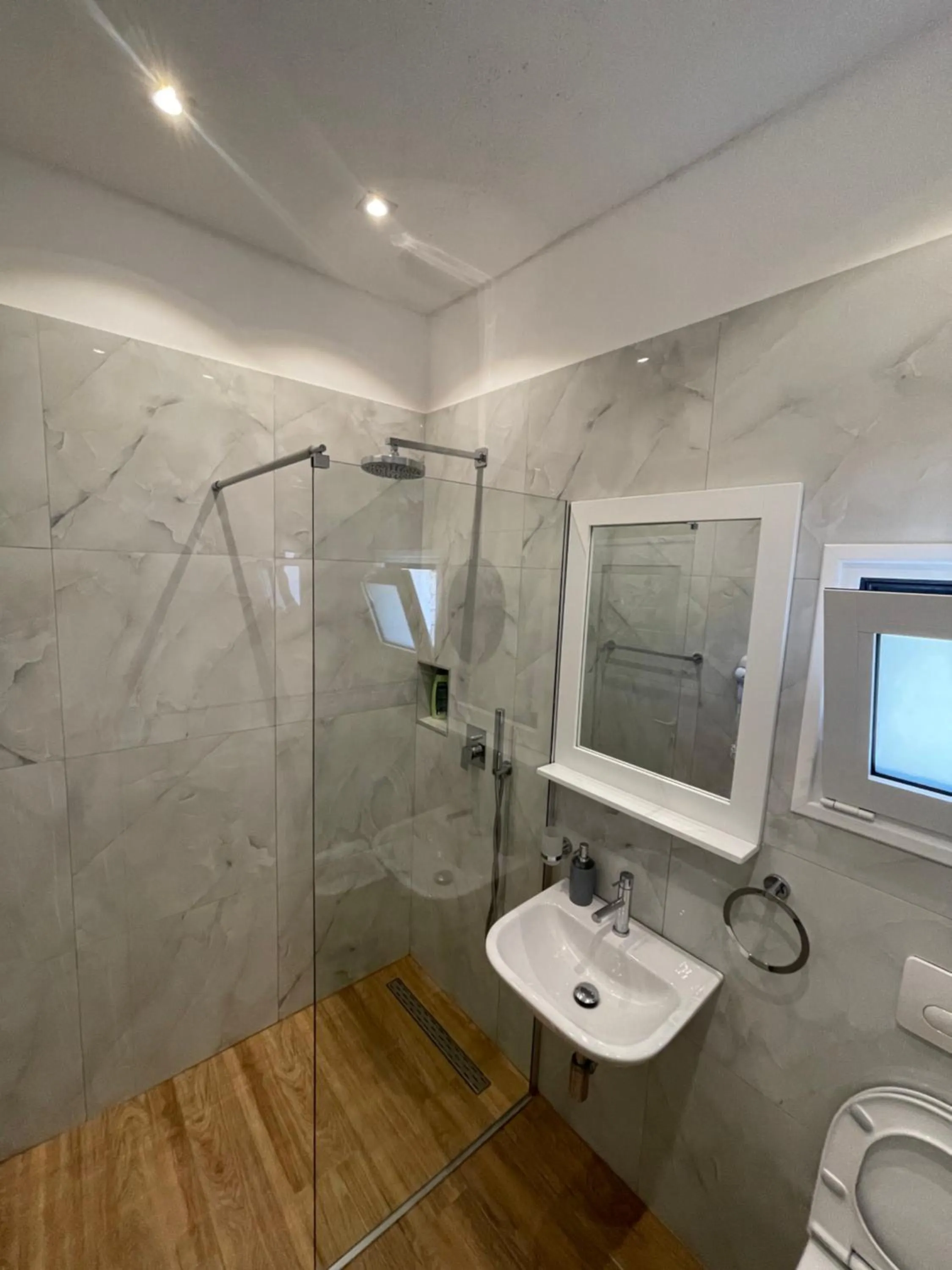 Shower in Vila Arial