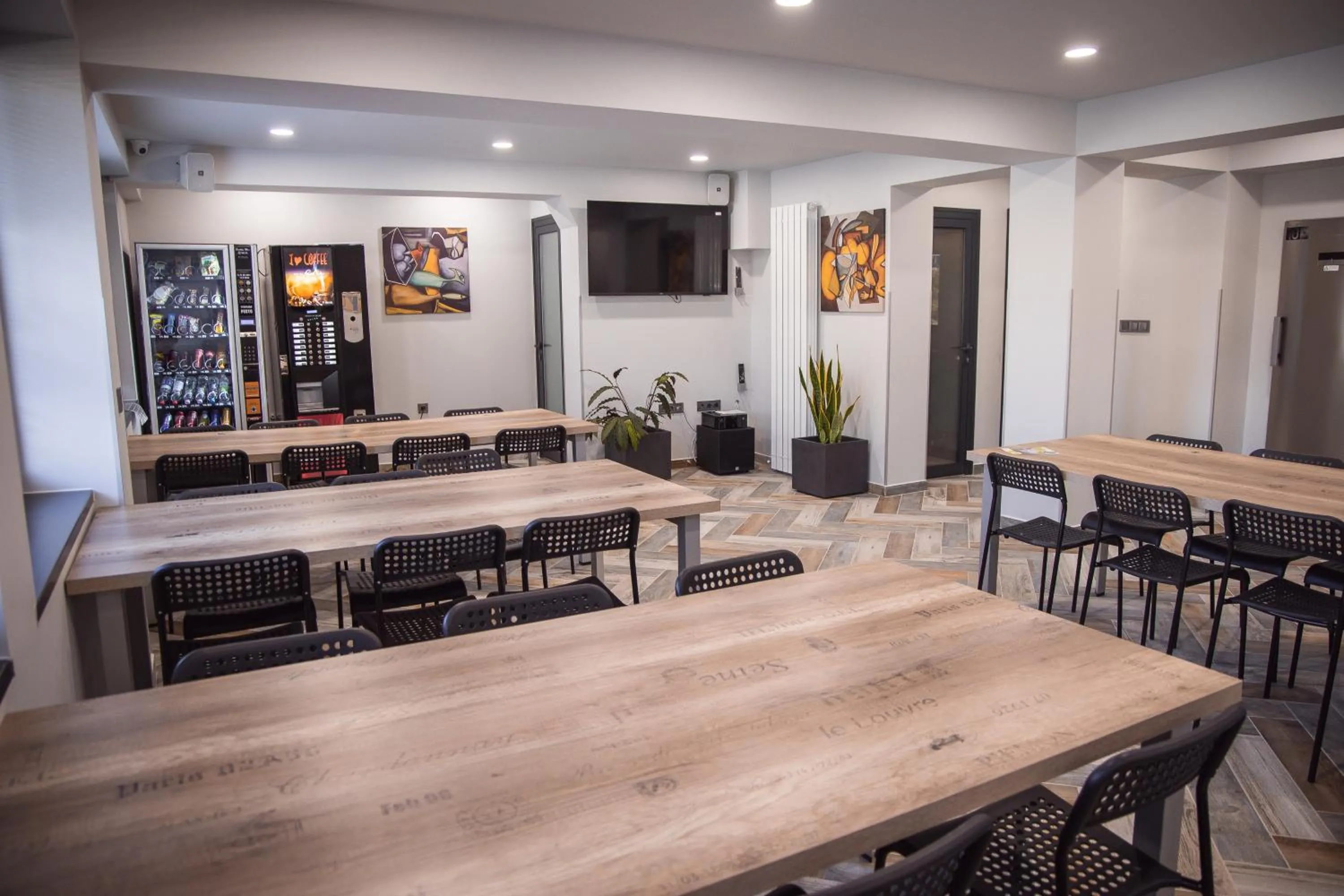 Restaurant/places to eat in DORM BG pet-friendly Aparthotel