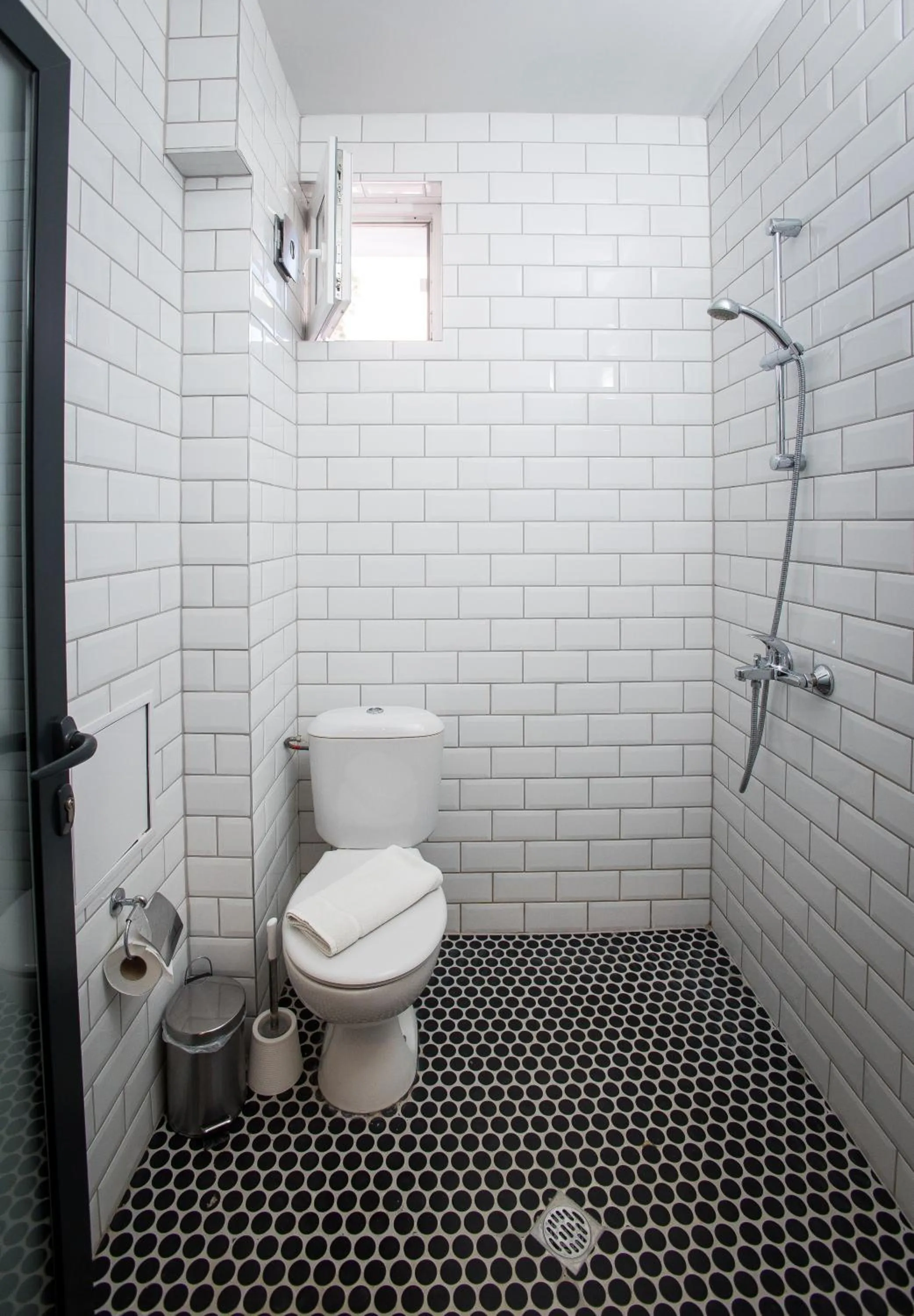 Shower in DORM BG pet-friendly Aparthotel