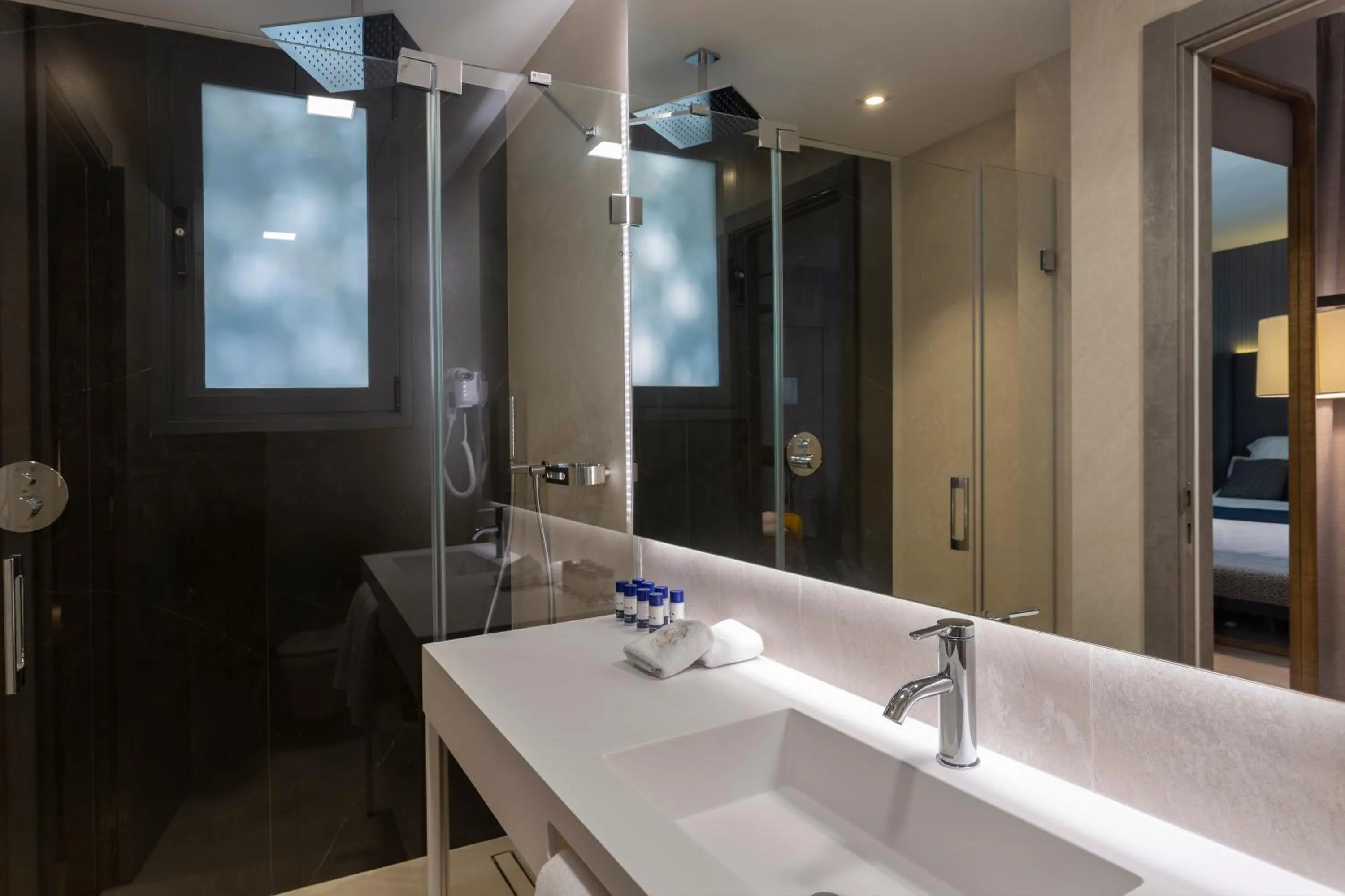 Bathroom in Hotel Lima - Adults Recommended