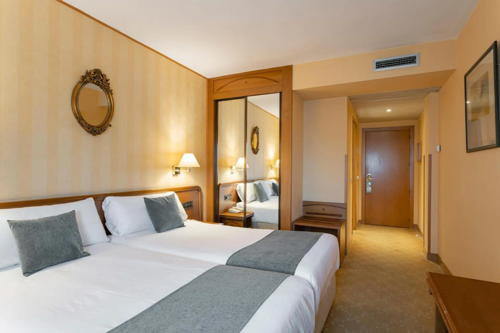 TV and multimedia, Bed in Hotel Alda Río Tormes