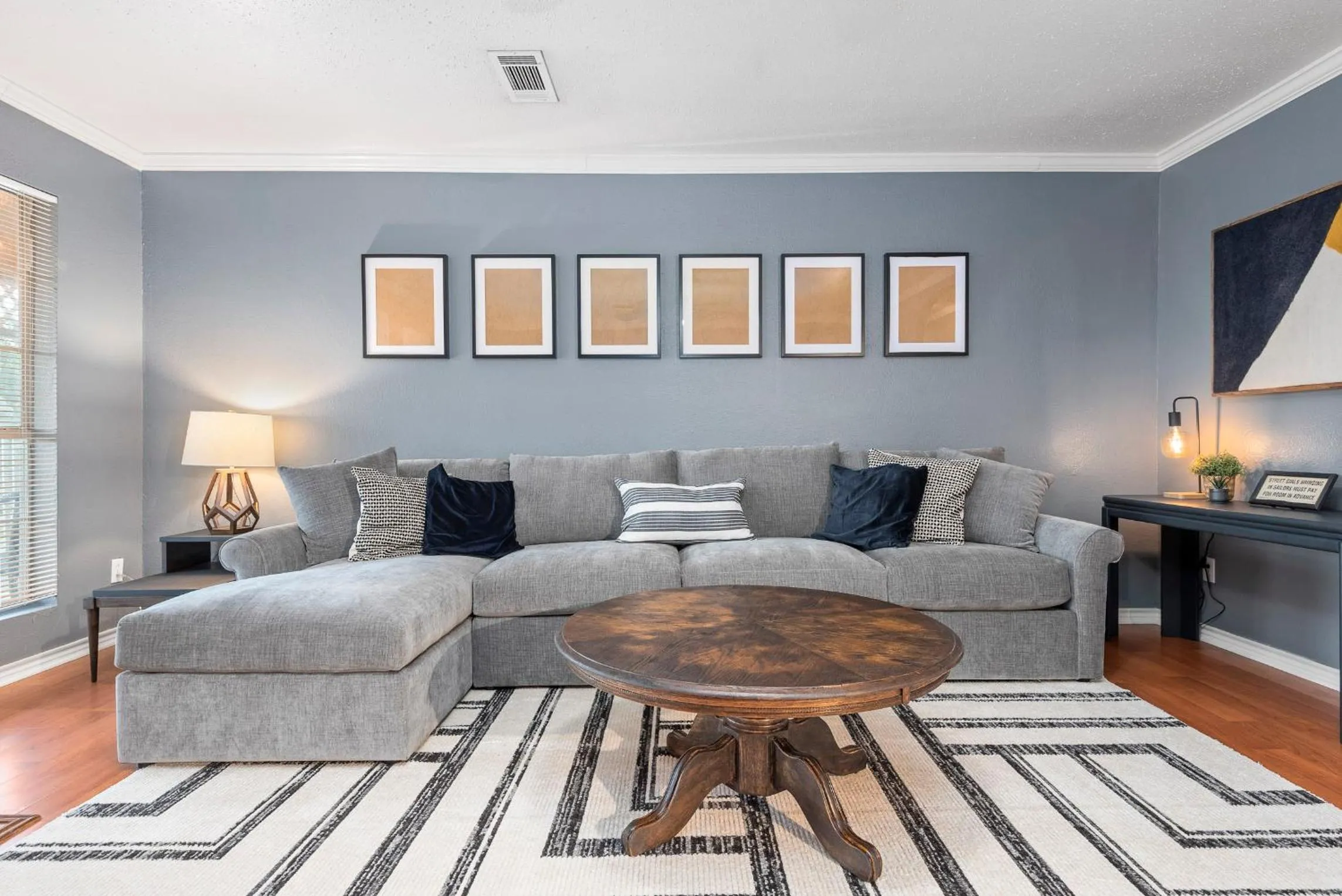 Seating area in Sunnyside Retreat