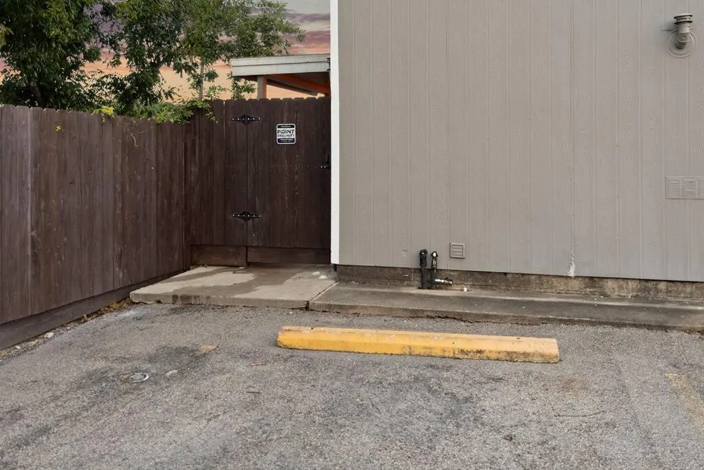 Property building in Sunnyside Retreat