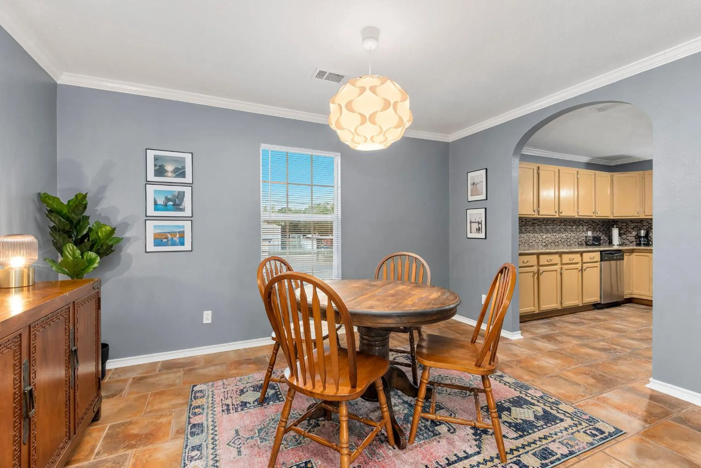 Dining area in Sunnyside Retreat