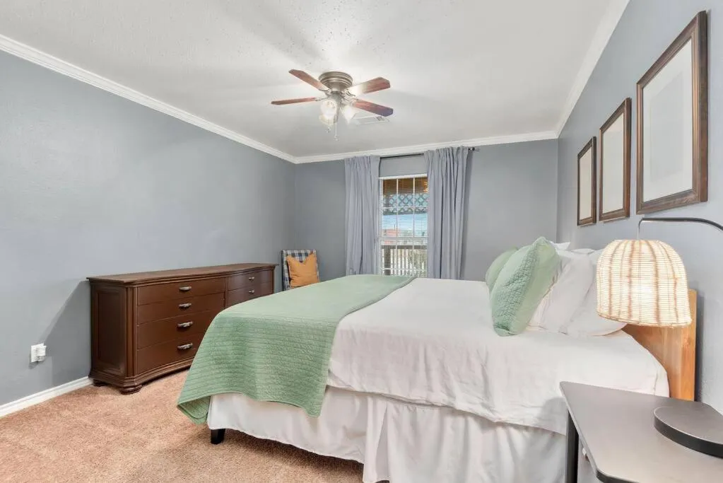 Bed in Sunnyside Retreat