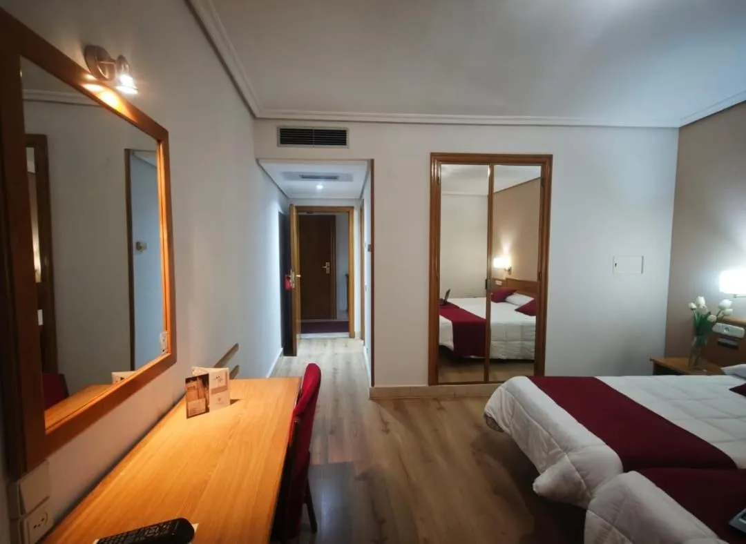 Bed in Hotel Helmántico