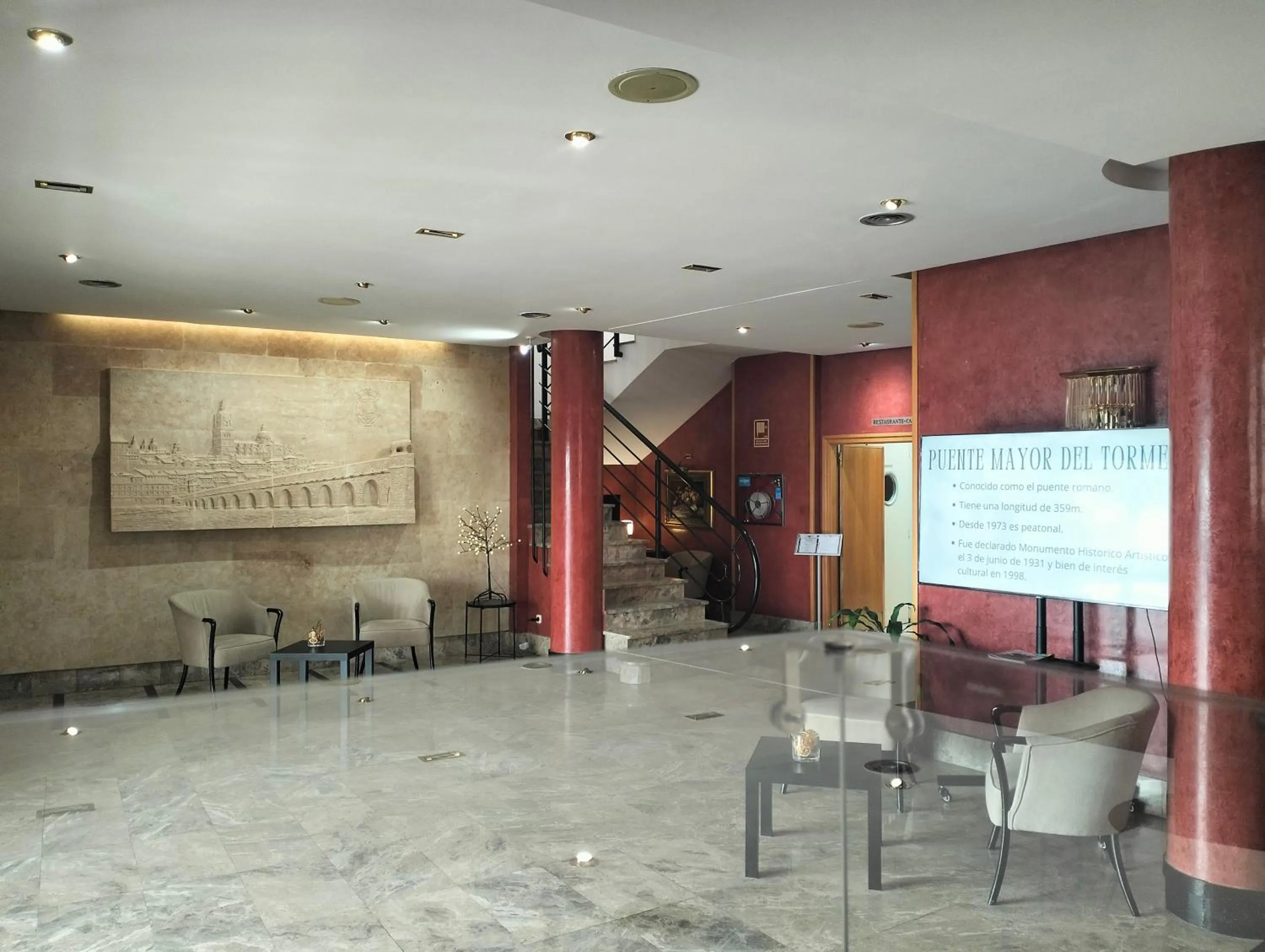 Seating area in Hotel Helmántico