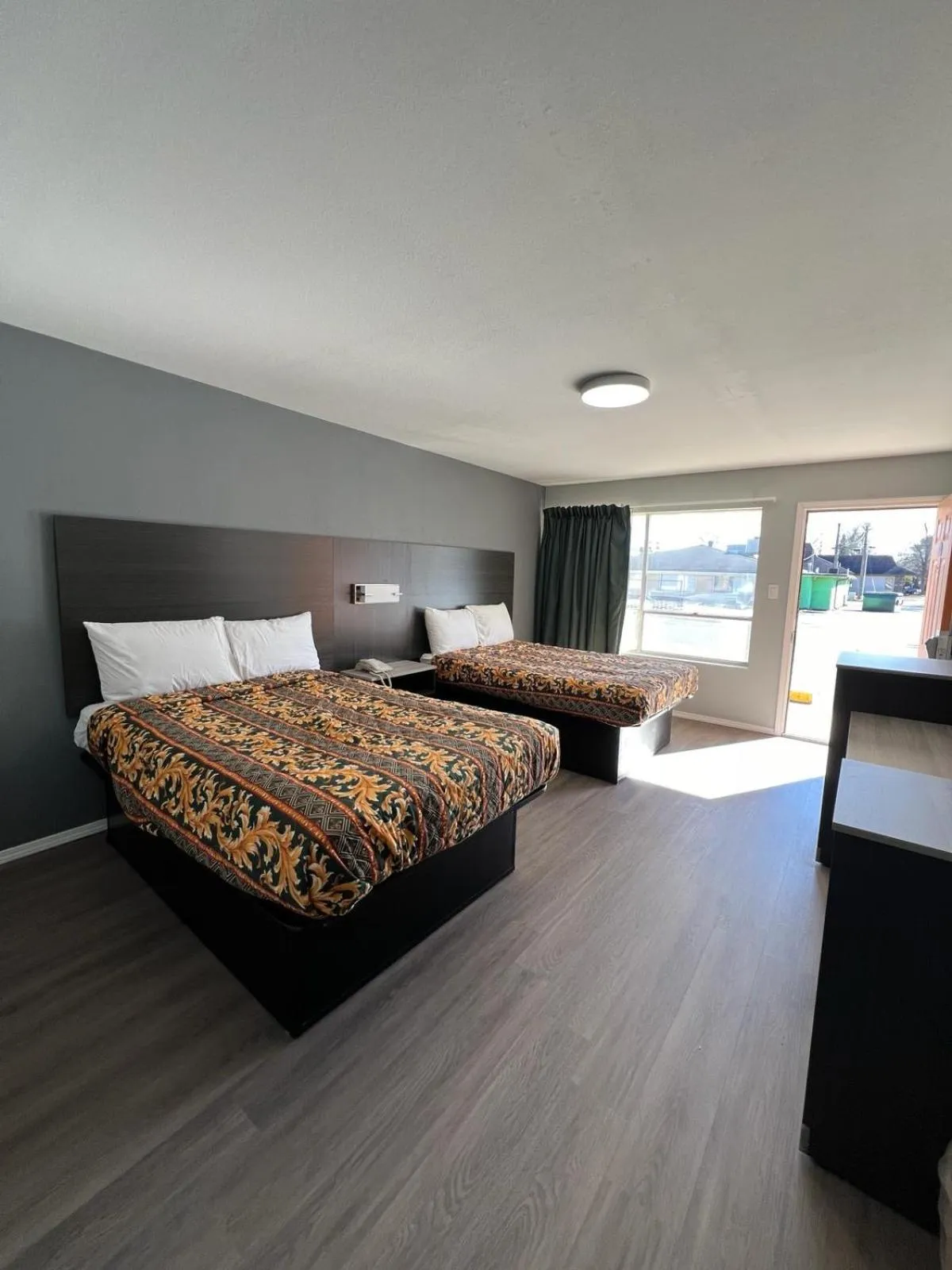 Bedroom, Bed in Pioneer INN