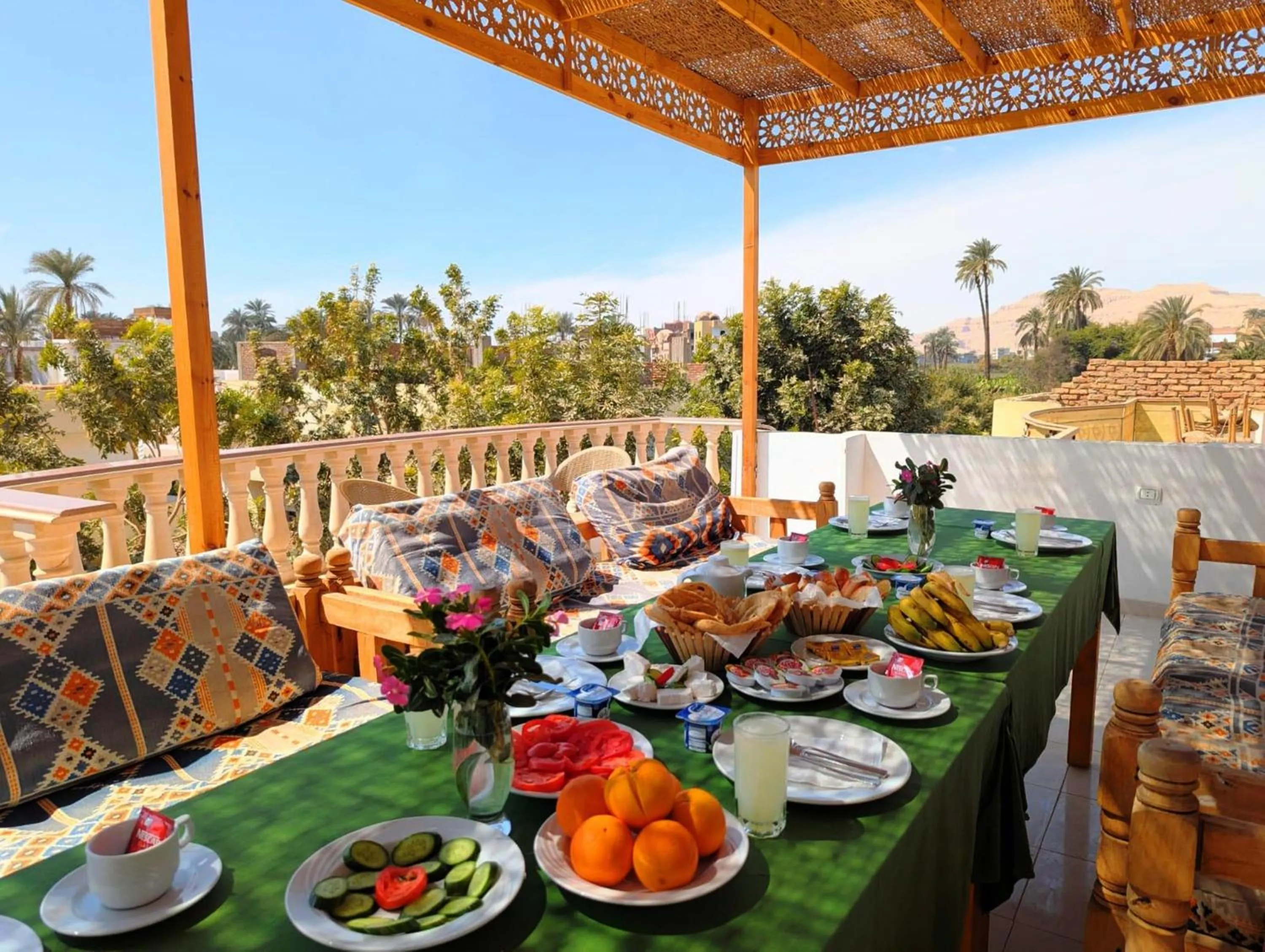 Restaurant/places to eat in Mikhaila Guest House