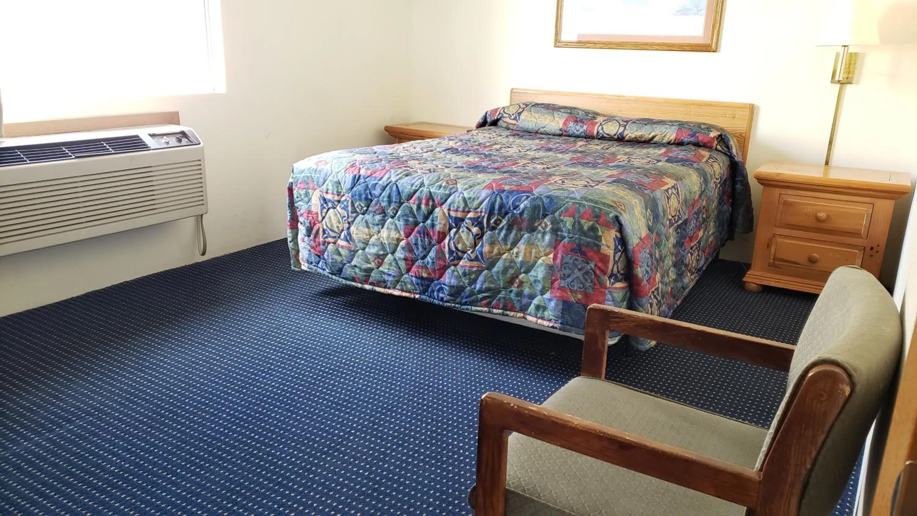 Bed in Dells Park Motel