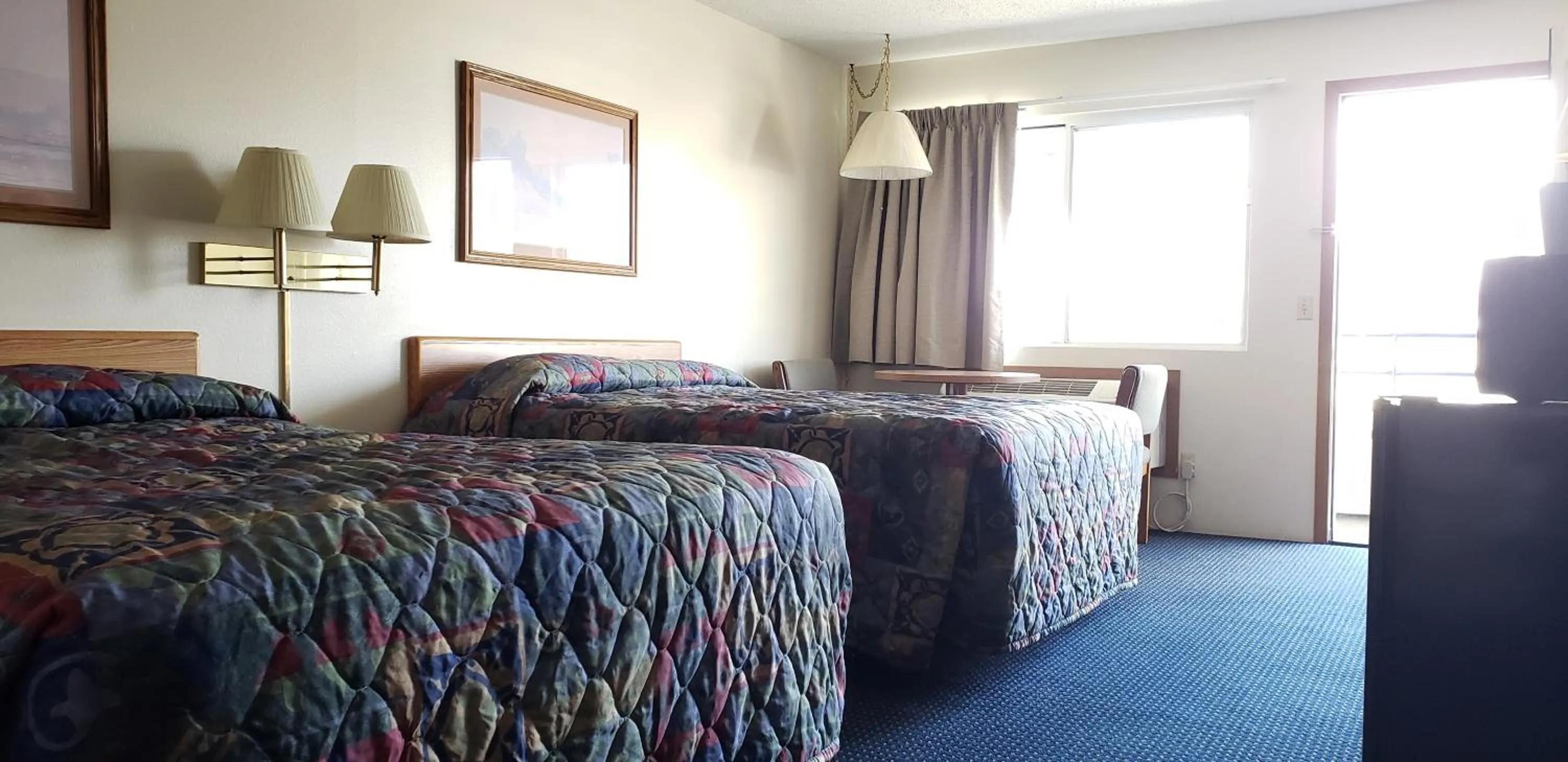 Bed in Dells Park Motel