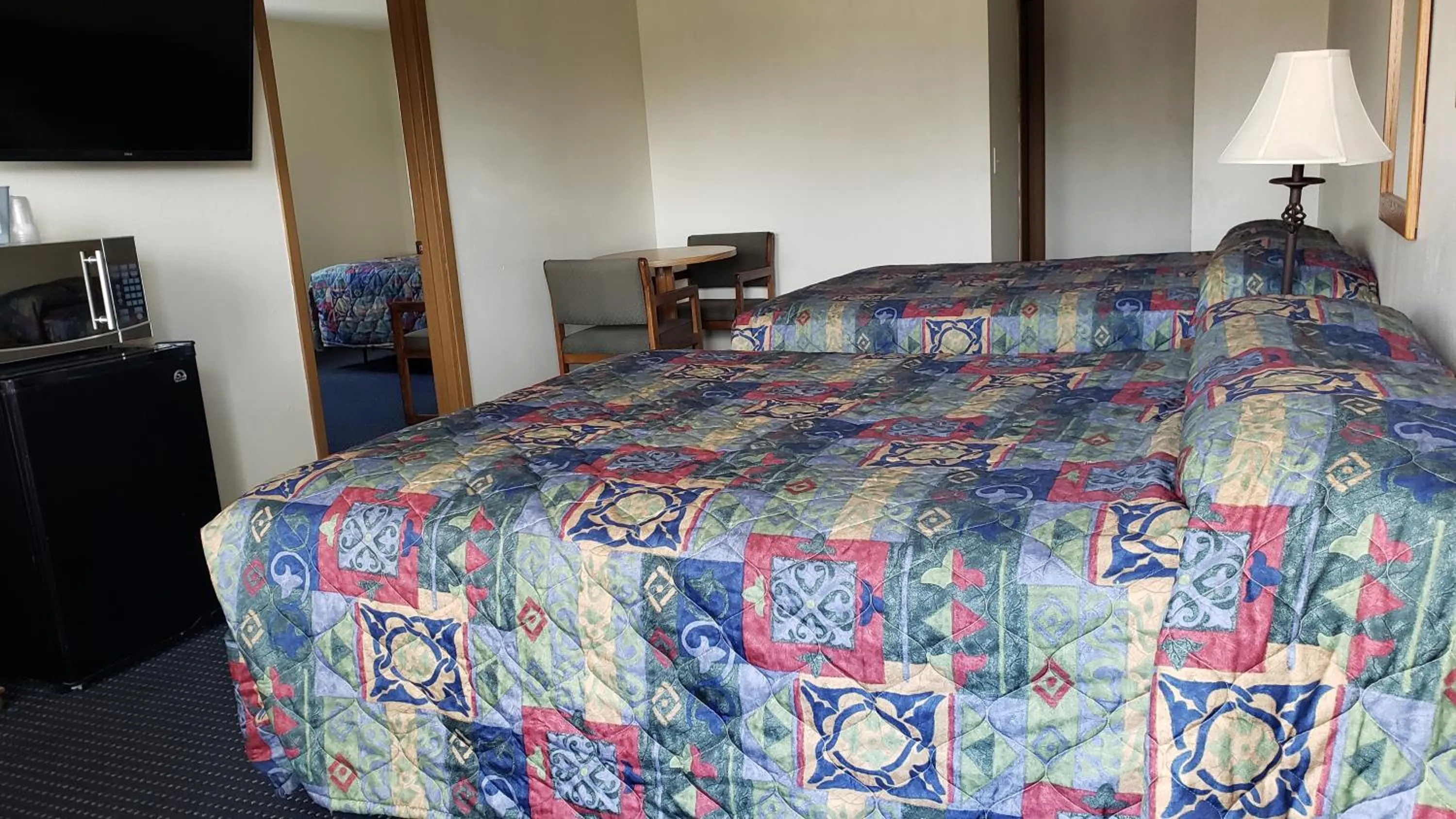 Bed in Dells Park Motel
