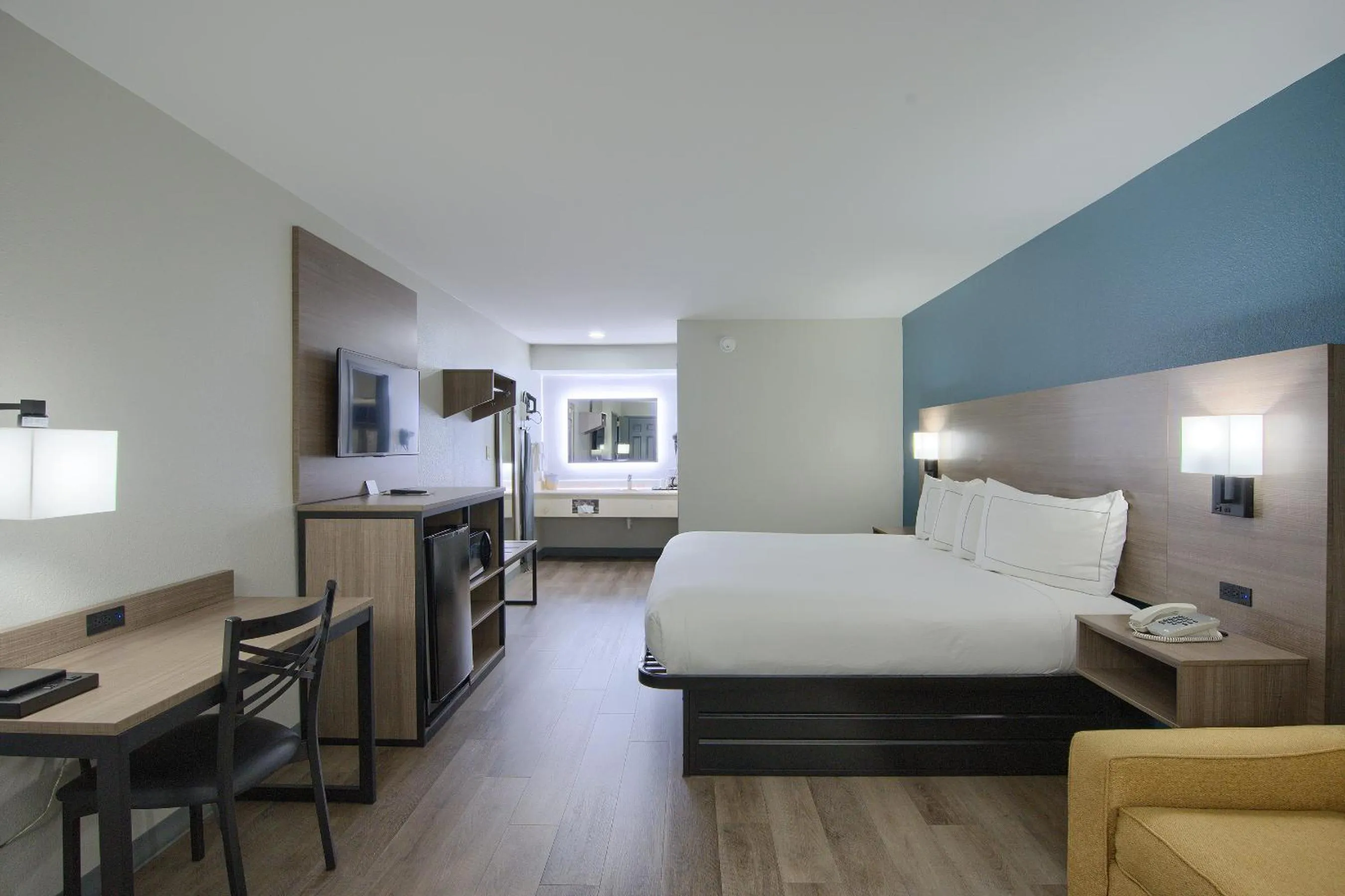 Photo of the whole room, Bed in Hot Springs Village Inn