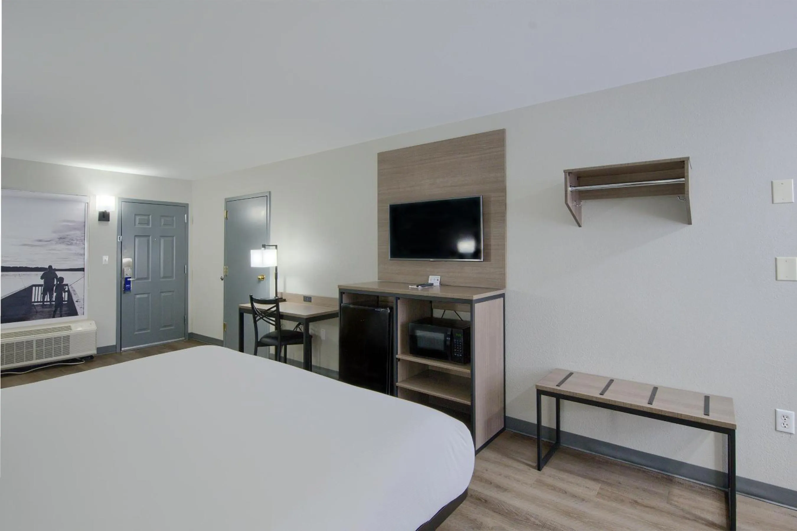 Photo of the whole room, Bed in Hot Springs Village Inn