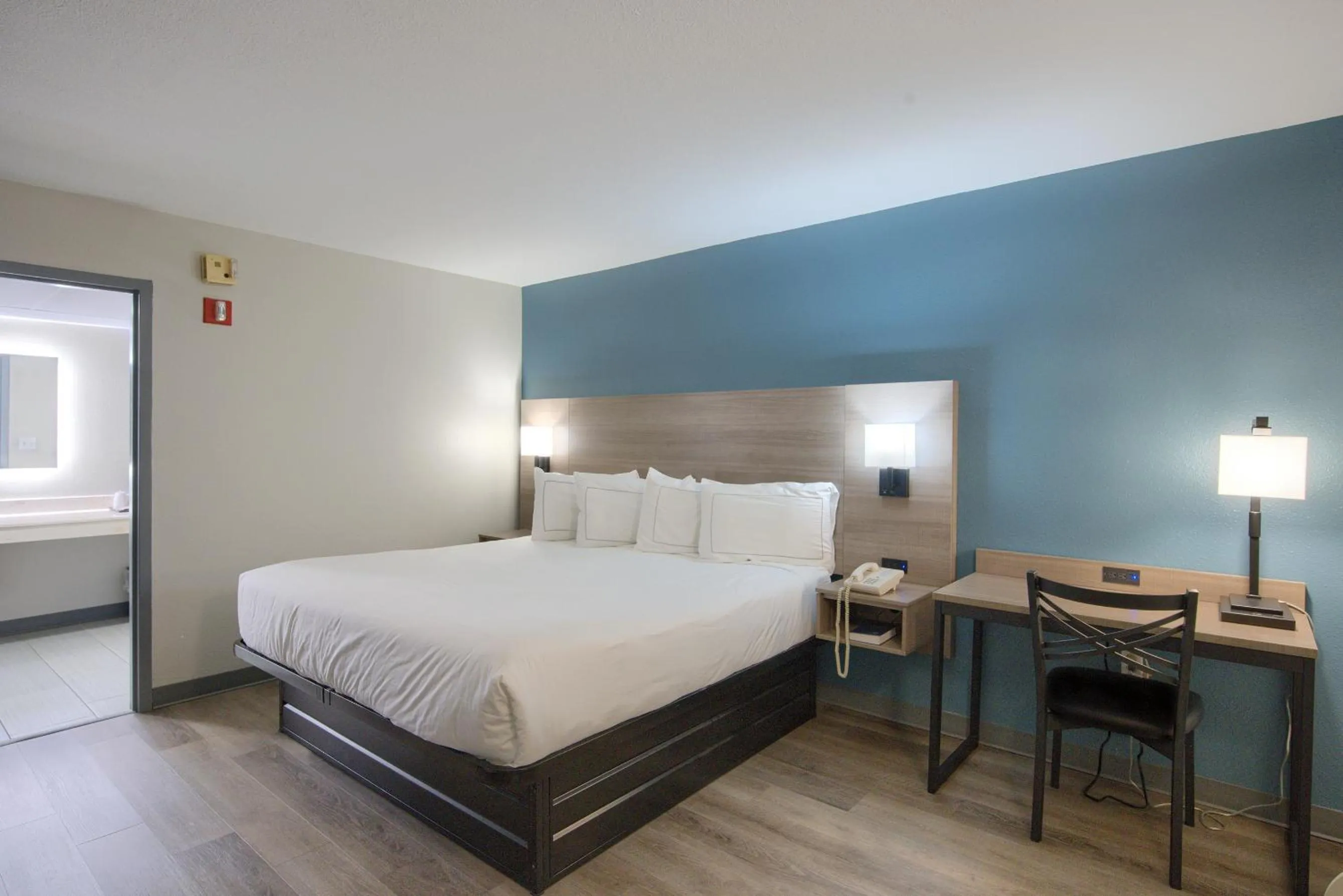 Bedroom, Bed in Hot Springs Village Inn