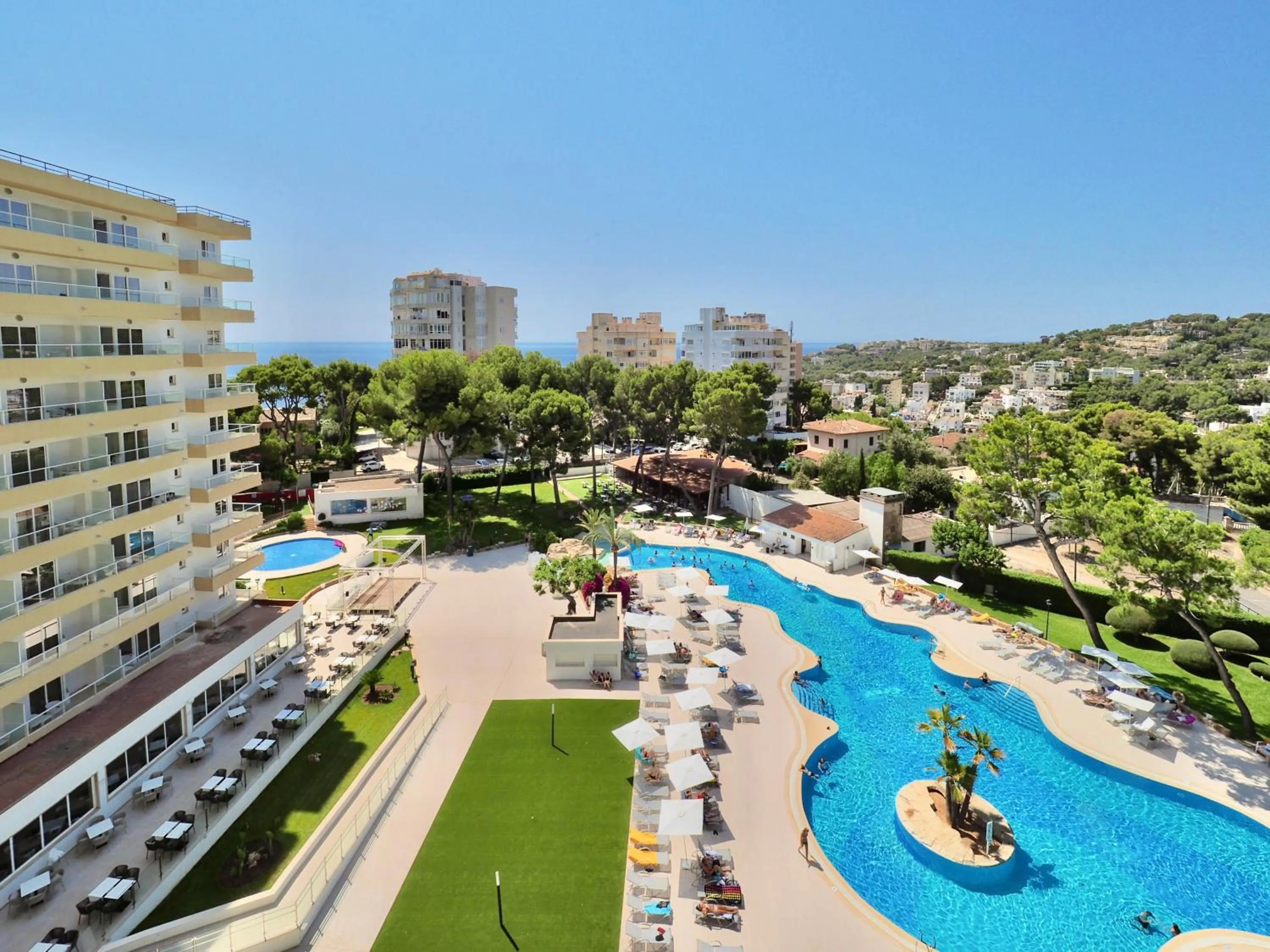 Pool view in BQ Belvedere Hotel