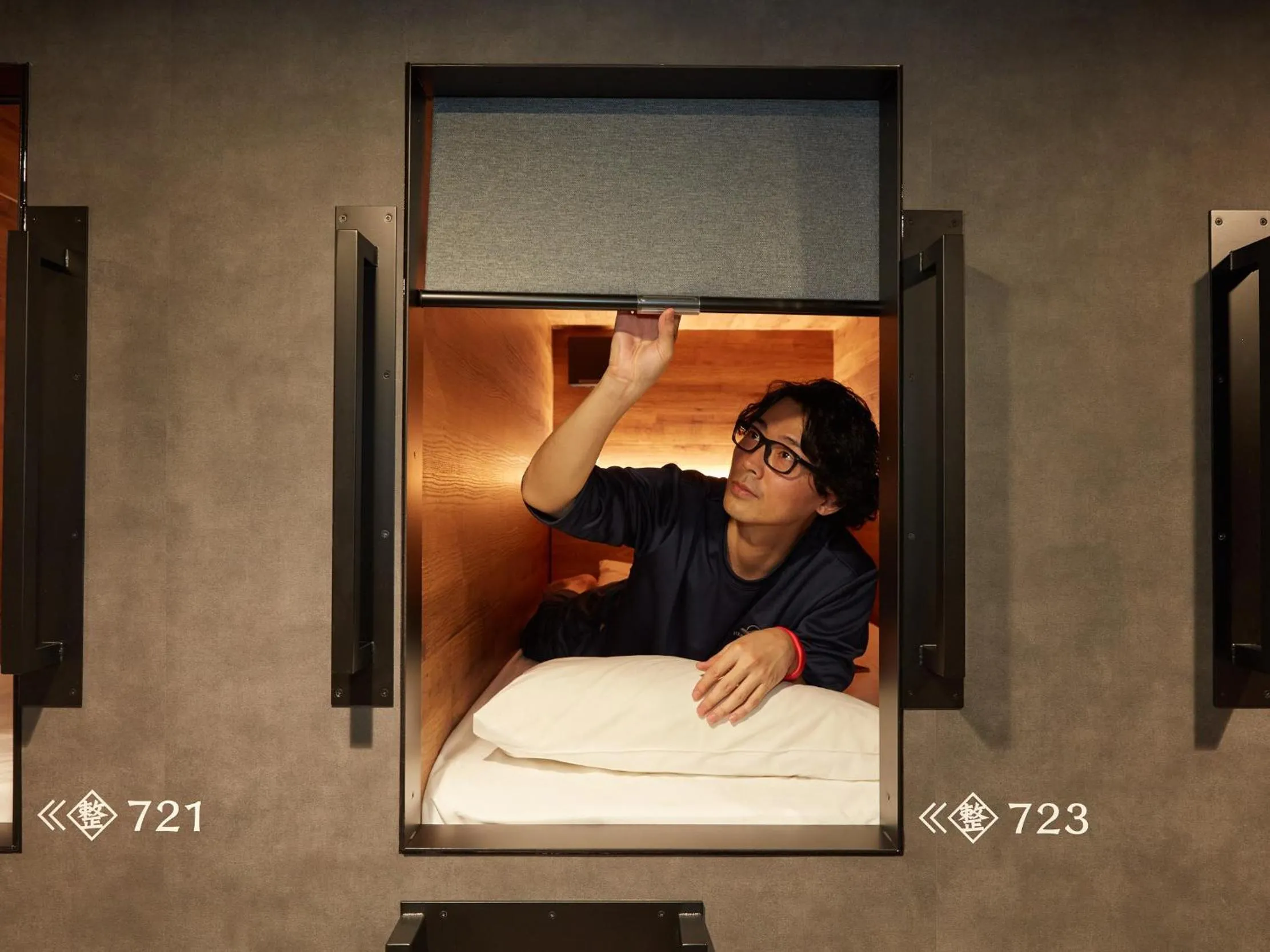 Bedroom in Rembrandt Cabin & Spa Shimbashi - Caters to Men